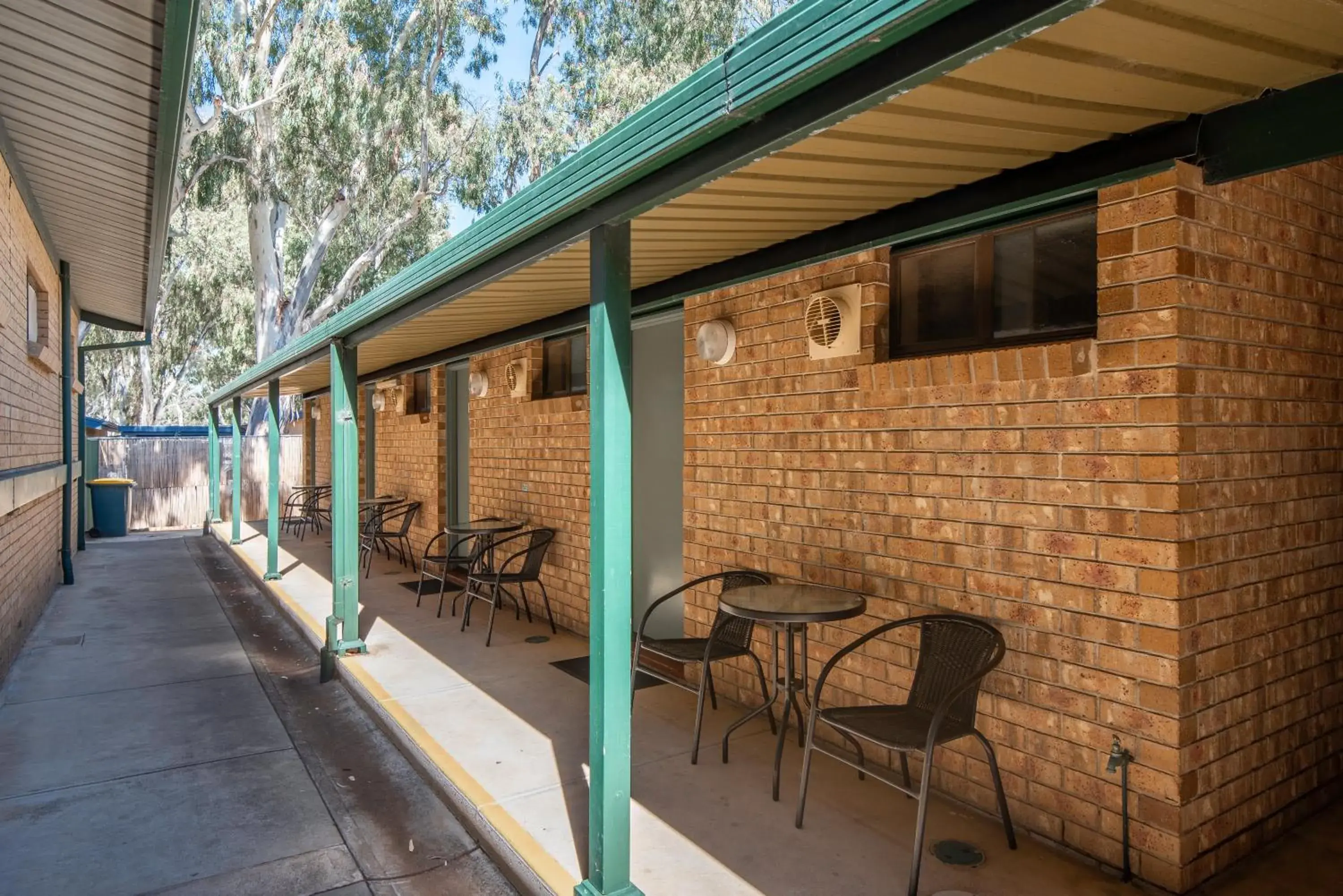 Budget Units - Queen in Echo Holiday Parks - Windsor Gardens Budget Units - Queen in Echo Holiday Parks - Windsor Gardens