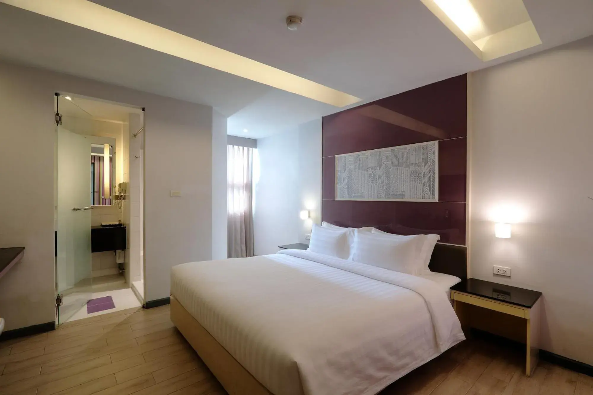 Deluxe King Room in Klassique Sukhumvit Hotel Deluxe King Room in Klassique Sukhumvit Hotel