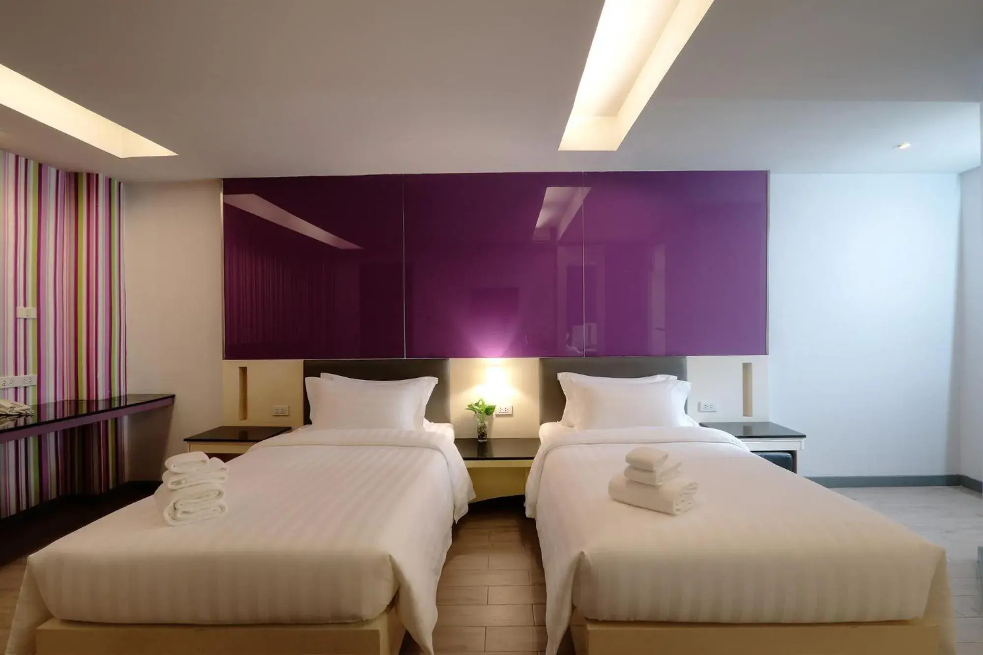 Large Twin Room in Klassique Sukhumvit Hotel Large Twin Room in Klassique Sukhumvit Hotel