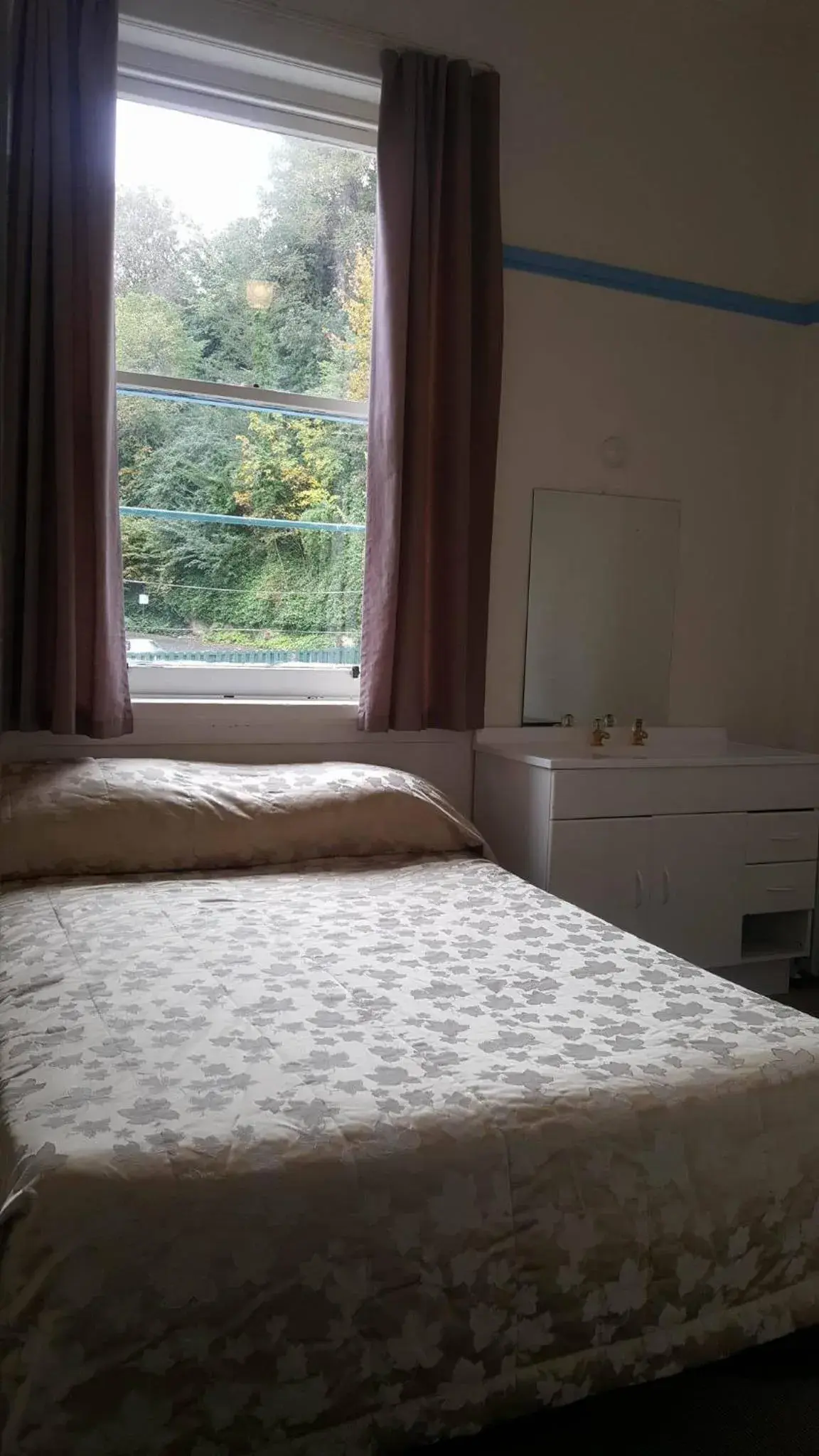 Double Room with Shared Bathroom in Toad Hall Accommodation Double Room with Shared Bathroom in Toad Hall Accommodation