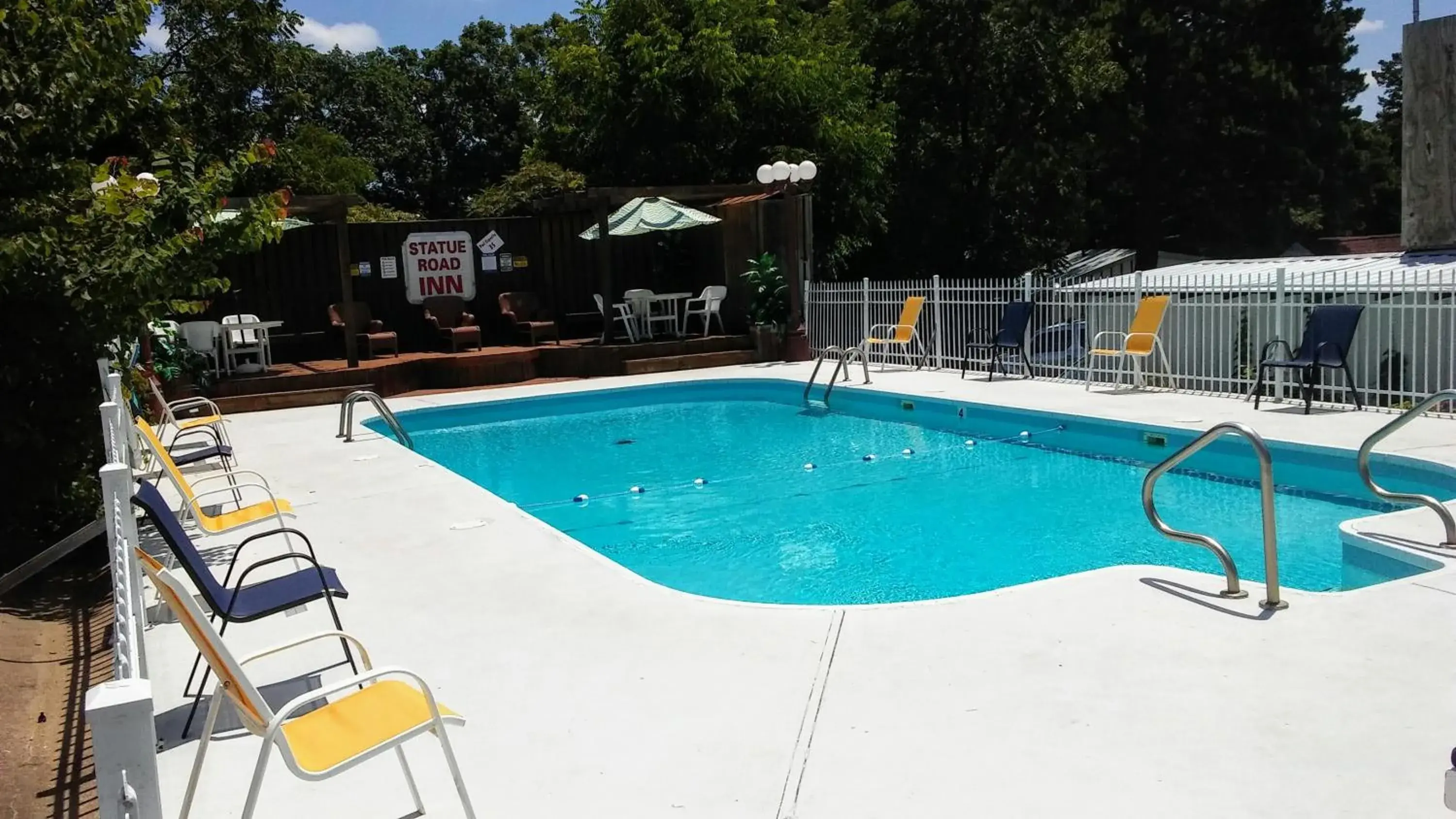 Passion Play Road Inn - Formerly Statue Road Inn Passion Play Road Inn - Formerly Statue Road Inn