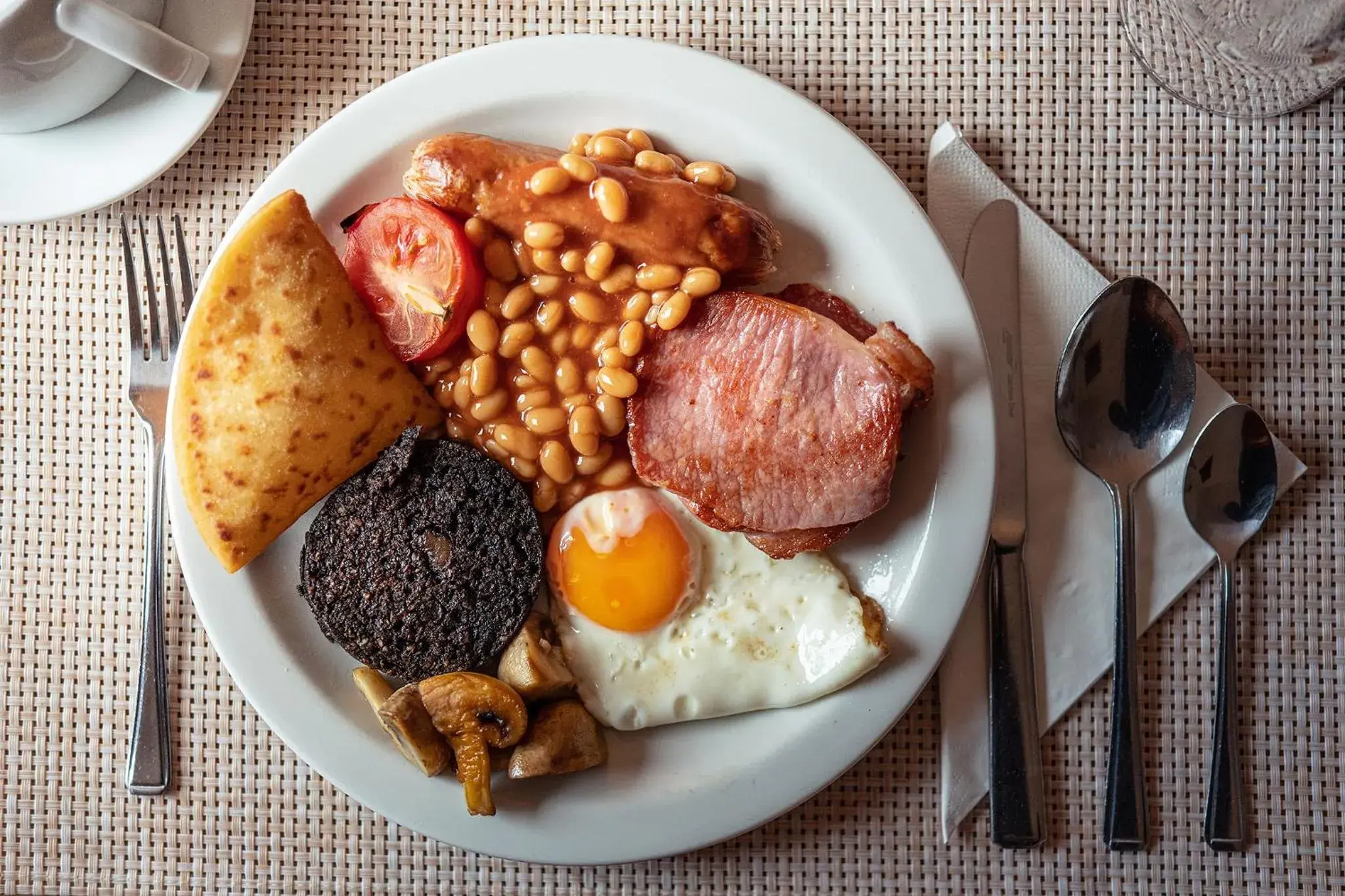 Twin Room with Shared Bathroom in Broadford House Skye Twin Room with Shared Bathroom in Broadford House Skye