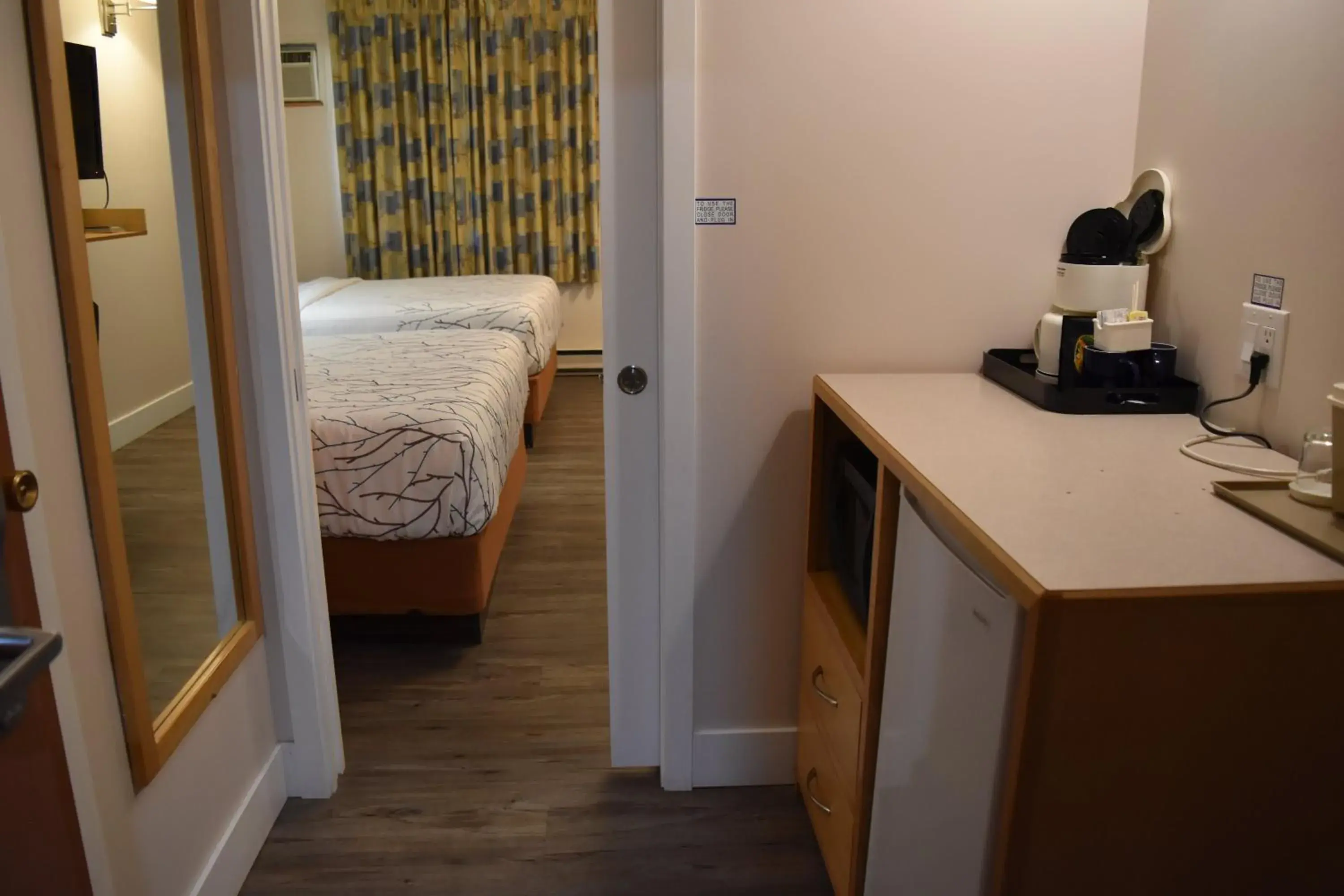 Queen Room with Two Queen Beds in Canadas Best Value Inn & Suites-Castlegar Queen Room with Two Queen Beds in Canadas Best Value Inn & Suites-Castlegar