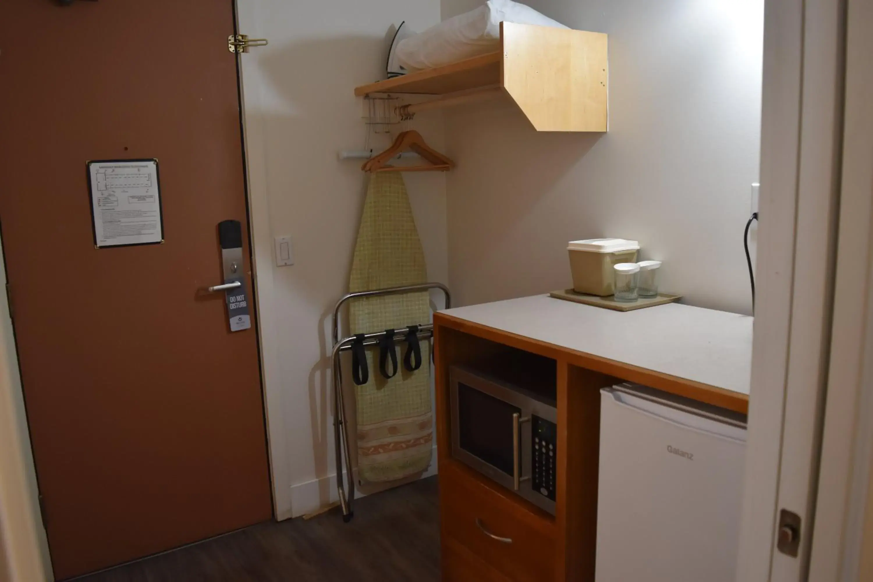 Queen Room in Canadas Best Value Inn & Suites-Castlegar Queen Room in Canadas Best Value Inn & Suites-Castlegar