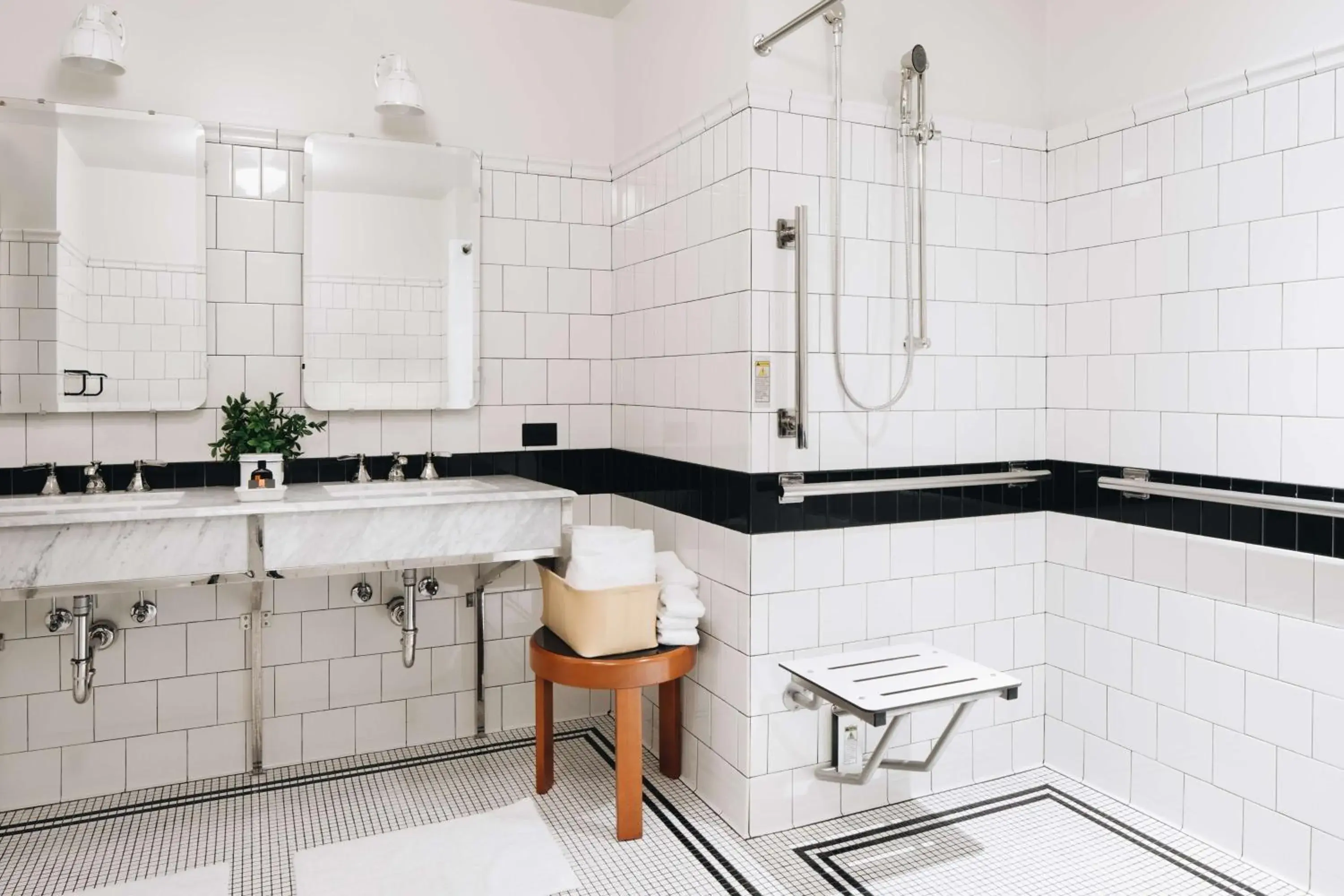 Double Room with Two Double Beds and Accessible Shower - Disability Access in Chicago Athletic Association, part of Hyatt Double Room with Two Double Beds and Accessible Shower - Disability Access in Chicago Athletic Association, part of Hyatt