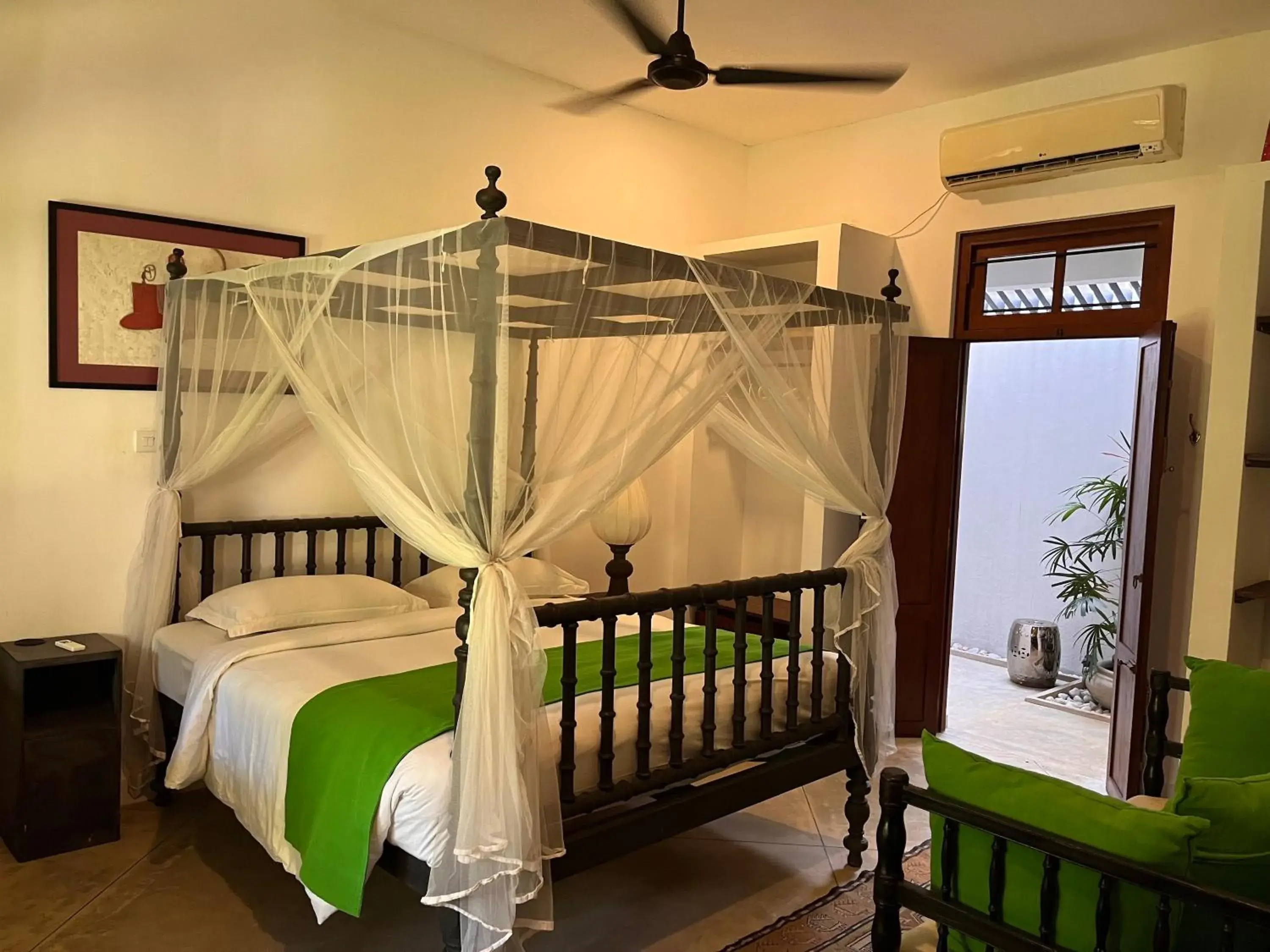 Standard Double Room - single occupancy in Calamansi Cove Villas Standard Double Room - single occupancy in Calamansi Cove Villas