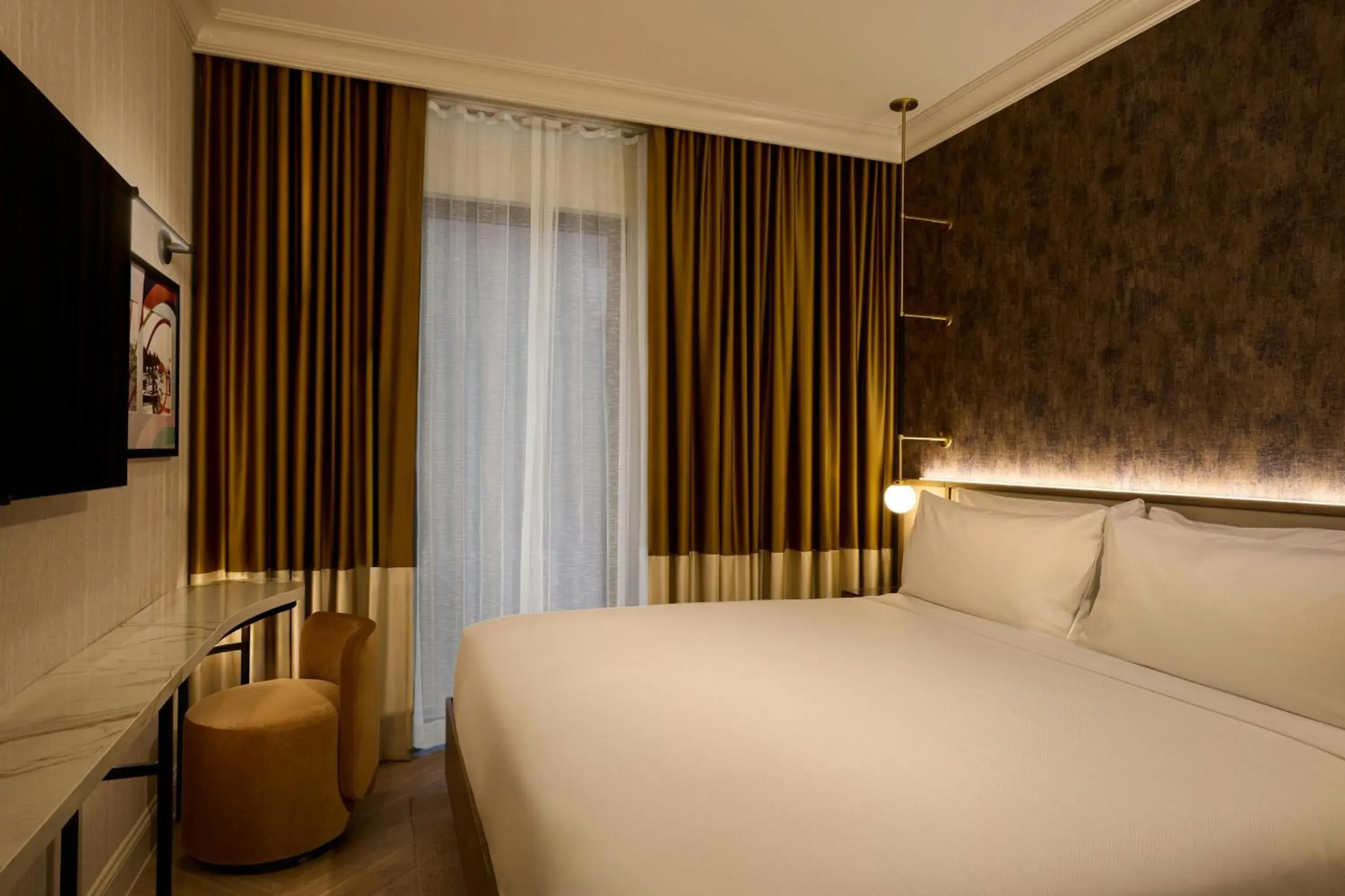 Standard King Room - Hearing Accessible in Canal House of Georgetown a Tribute Portfolio Hotel Georgetown, Washington D.C. Standard King Room - Hearing Accessible in Canal House of Georgetown a Tribute Portfolio Hotel Georgetown, Washington D.C.