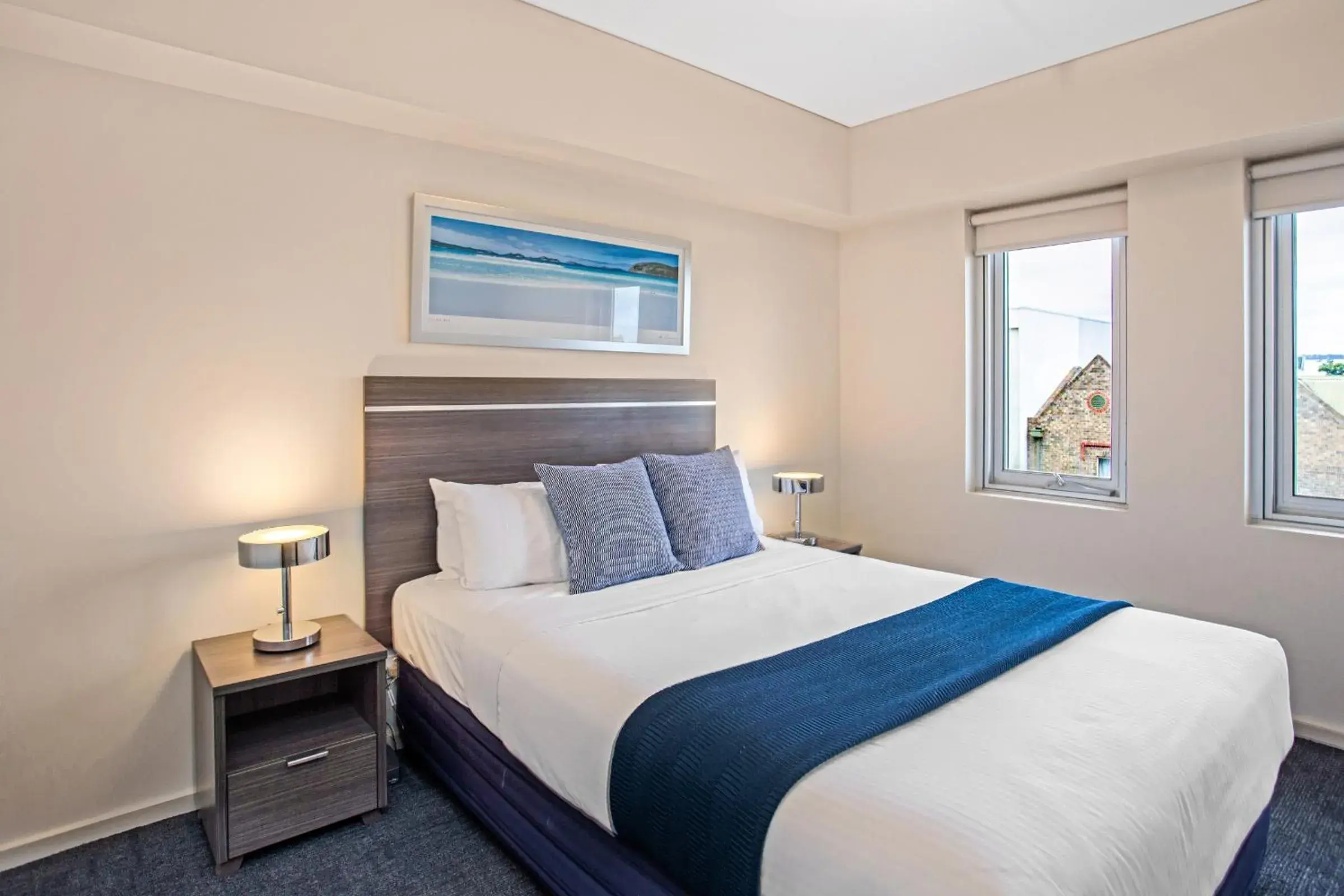 Deluxe Two-Bedroom Apartment (1 Queen & 1 Double) in Hume Serviced Apartments Deluxe Two-Bedroom Apartment (1 Queen & 1 Double) in Hume Serviced Apartments