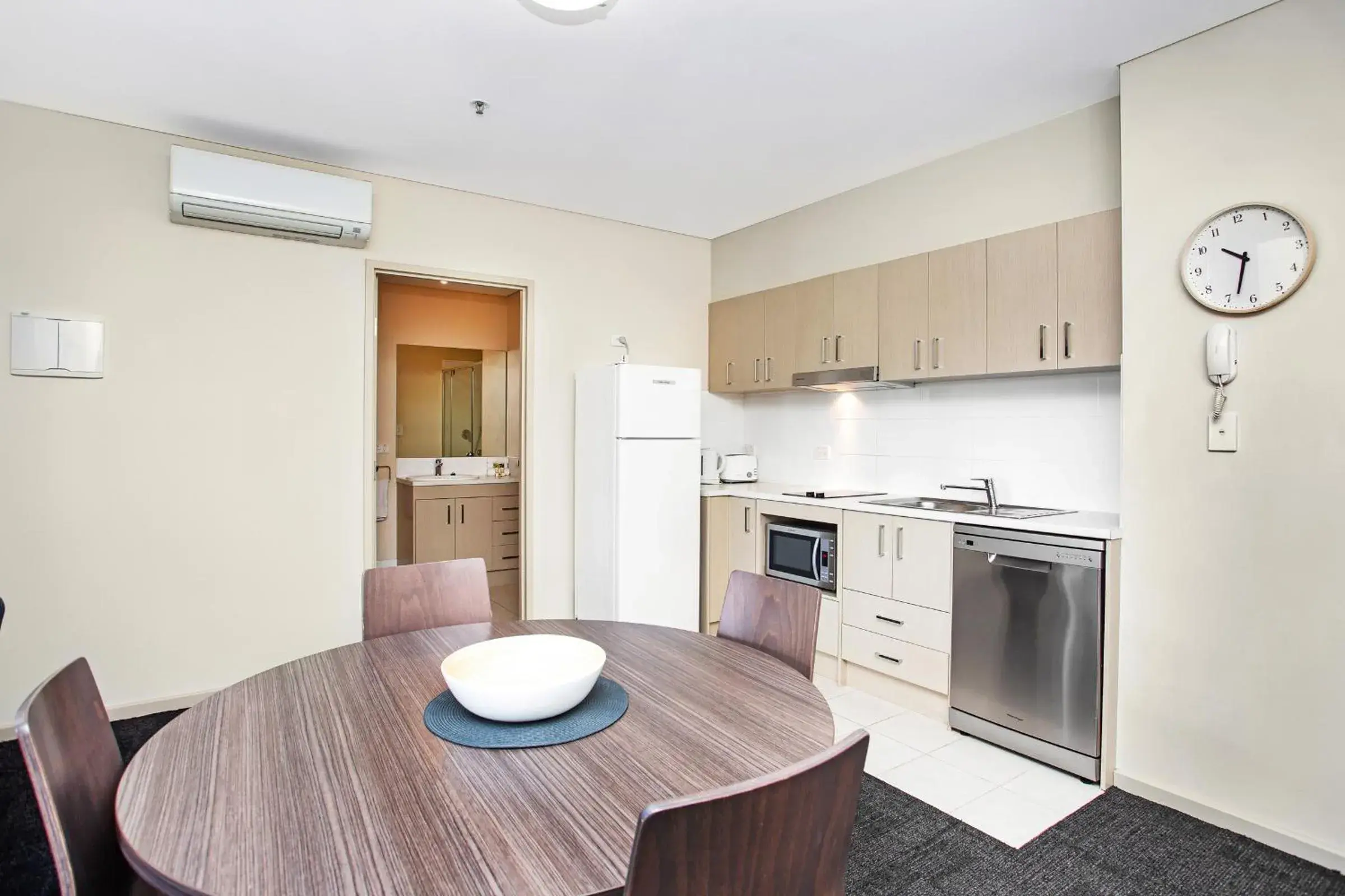 Standard One-Bedroom Apartment in Hume Serviced Apartments Standard One-Bedroom Apartment in Hume Serviced Apartments