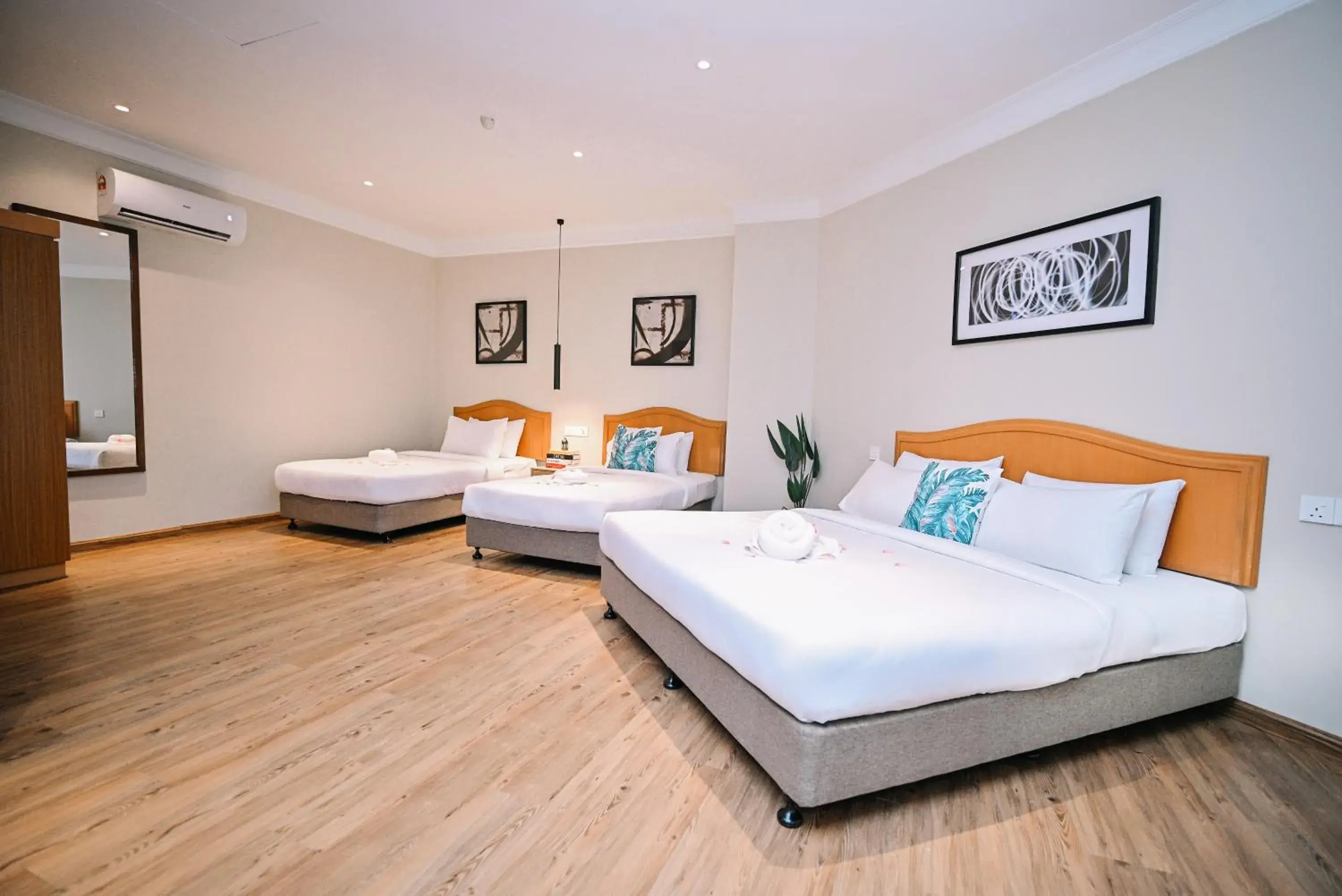 Standard Quadruple Room in Kingston Hotel 11 - PWTC, KL Standard Quadruple Room in Kingston Hotel 11 - PWTC, KL