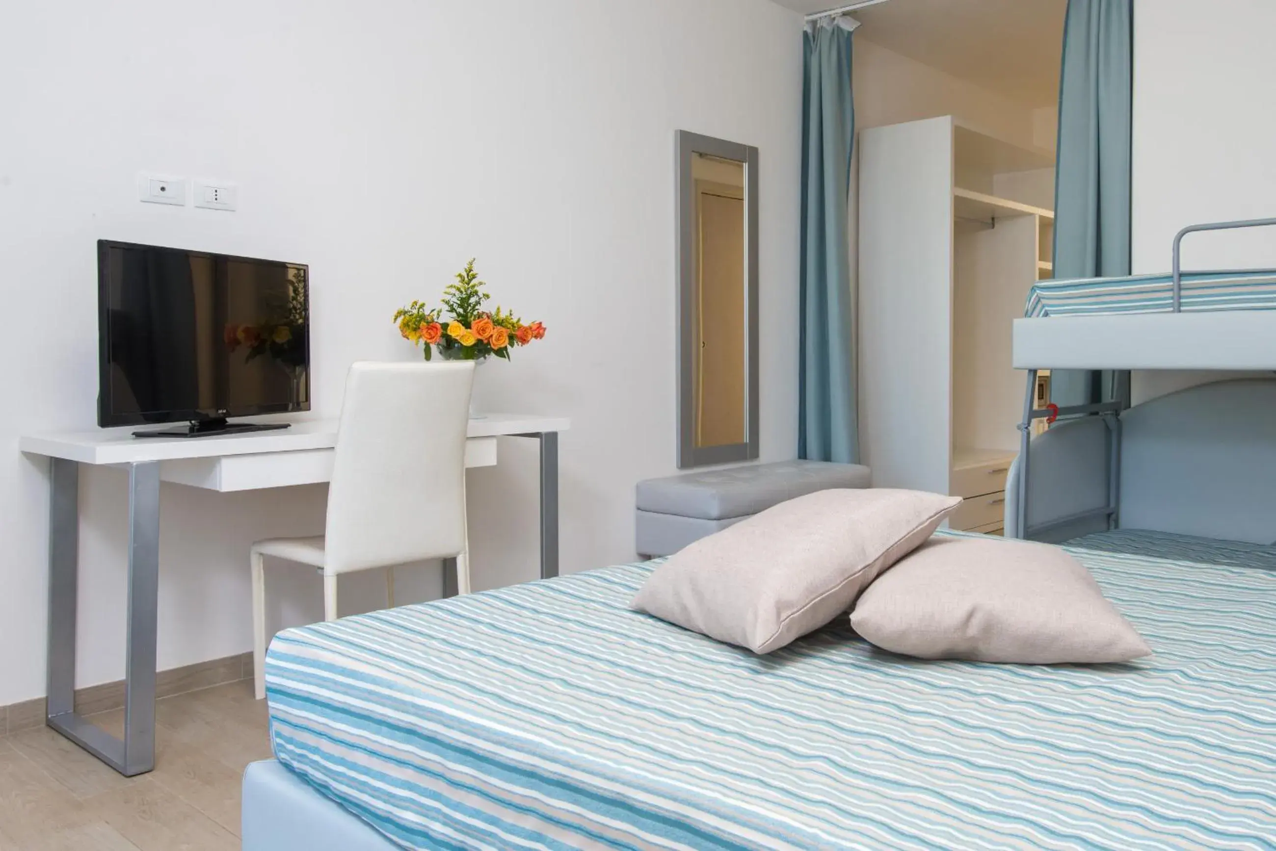 Triple Room with Pool View in Eden Resort Country Triple Room with Pool View in Eden Resort Country