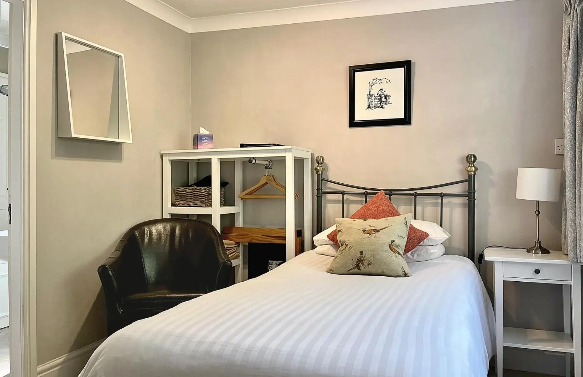 Single Room with Private Bathroom in Mynd House Single Room with Private Bathroom in Mynd House