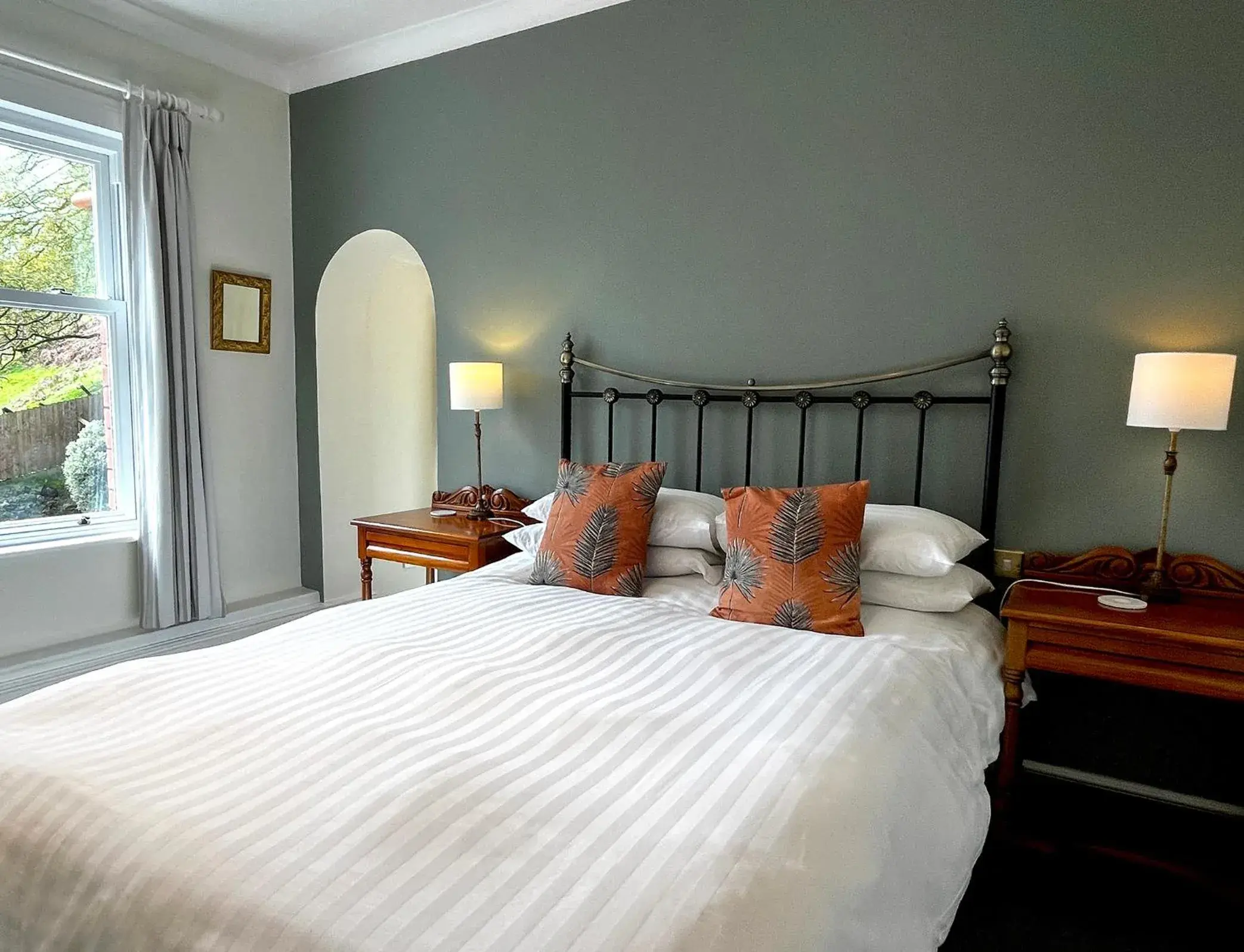 Double Room with Private Bathroom in Mynd House Double Room with Private Bathroom in Mynd House