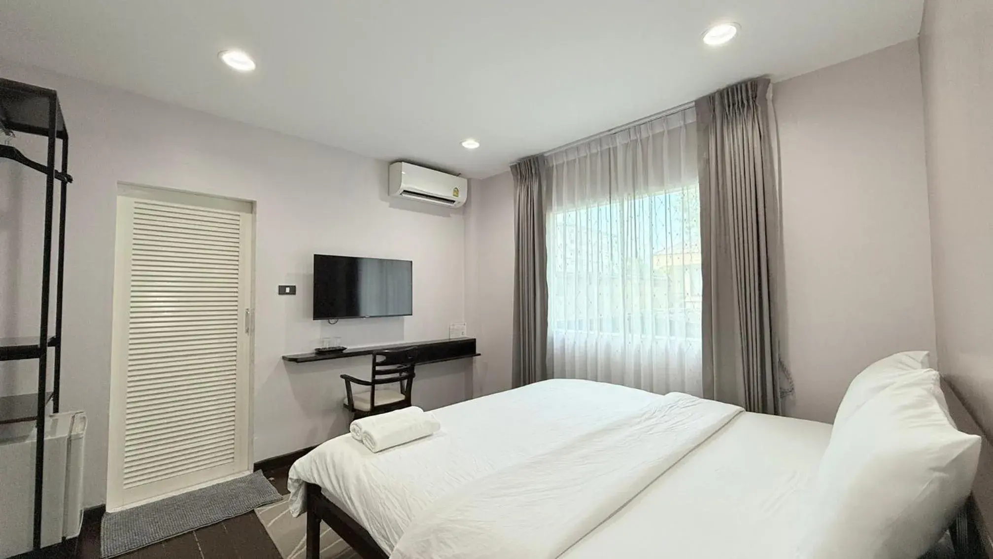 Superior Double Room in Issara House Bangkok Superior Double Room in Issara House Bangkok