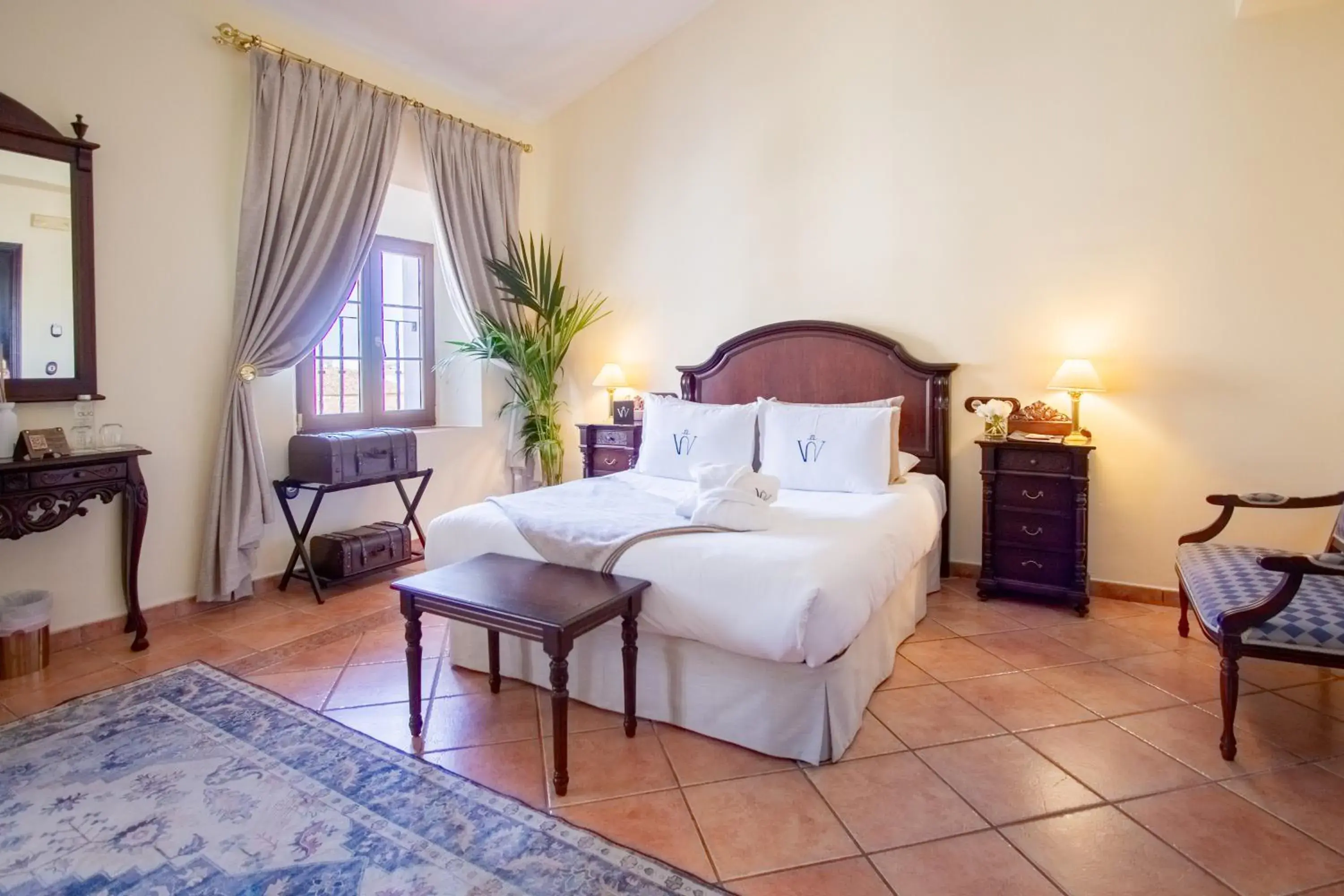 Deluxe Double Room with City View in Hotel Palacio de Hemingway Deluxe Double Room with City View in Hotel Palacio de Hemingway