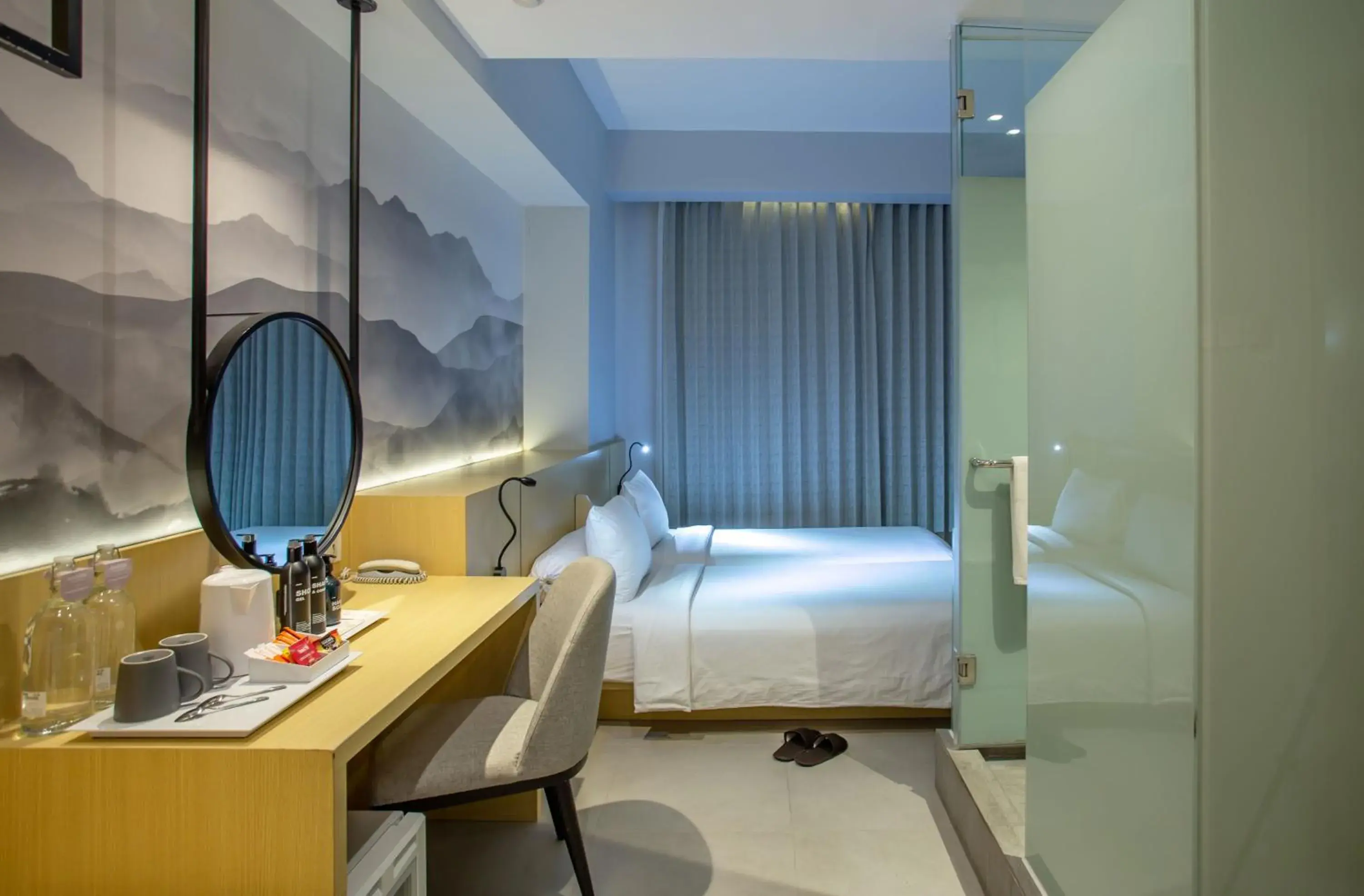 Smart Room in HARRIS Hotel & Conventions Gubeng Smart Room in HARRIS Hotel & Conventions Gubeng