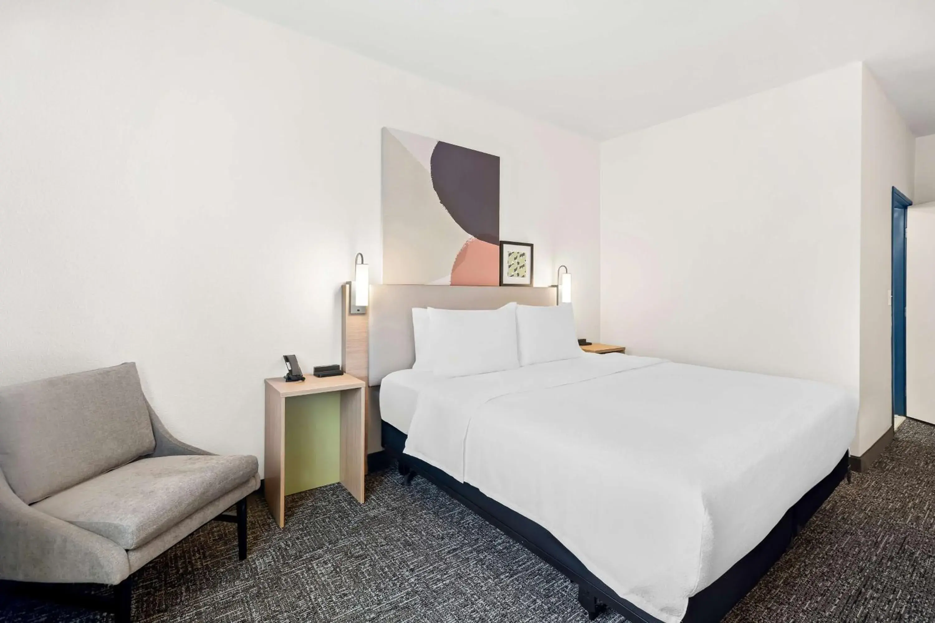 King Room with Bath Tub - Mobility/Hearing Access in Spark By Hilton Moline Quad Cities King Room with Bath Tub - Mobility/Hearing Access in Spark By Hilton Moline Quad Cities