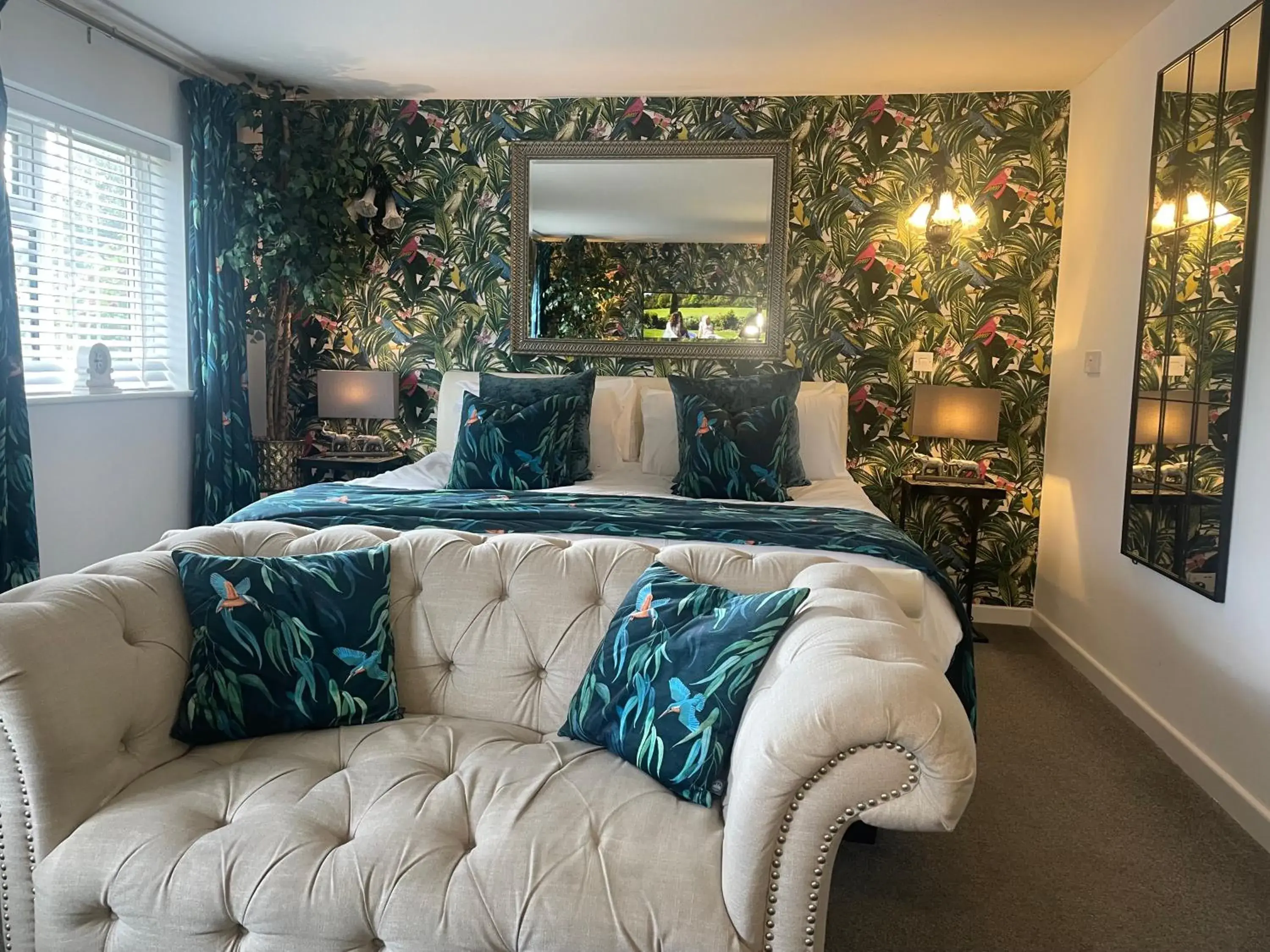 Honeymoon Suite in The Swan Motel, Gillingham Honeymoon Suite in The Swan Motel, Gillingham