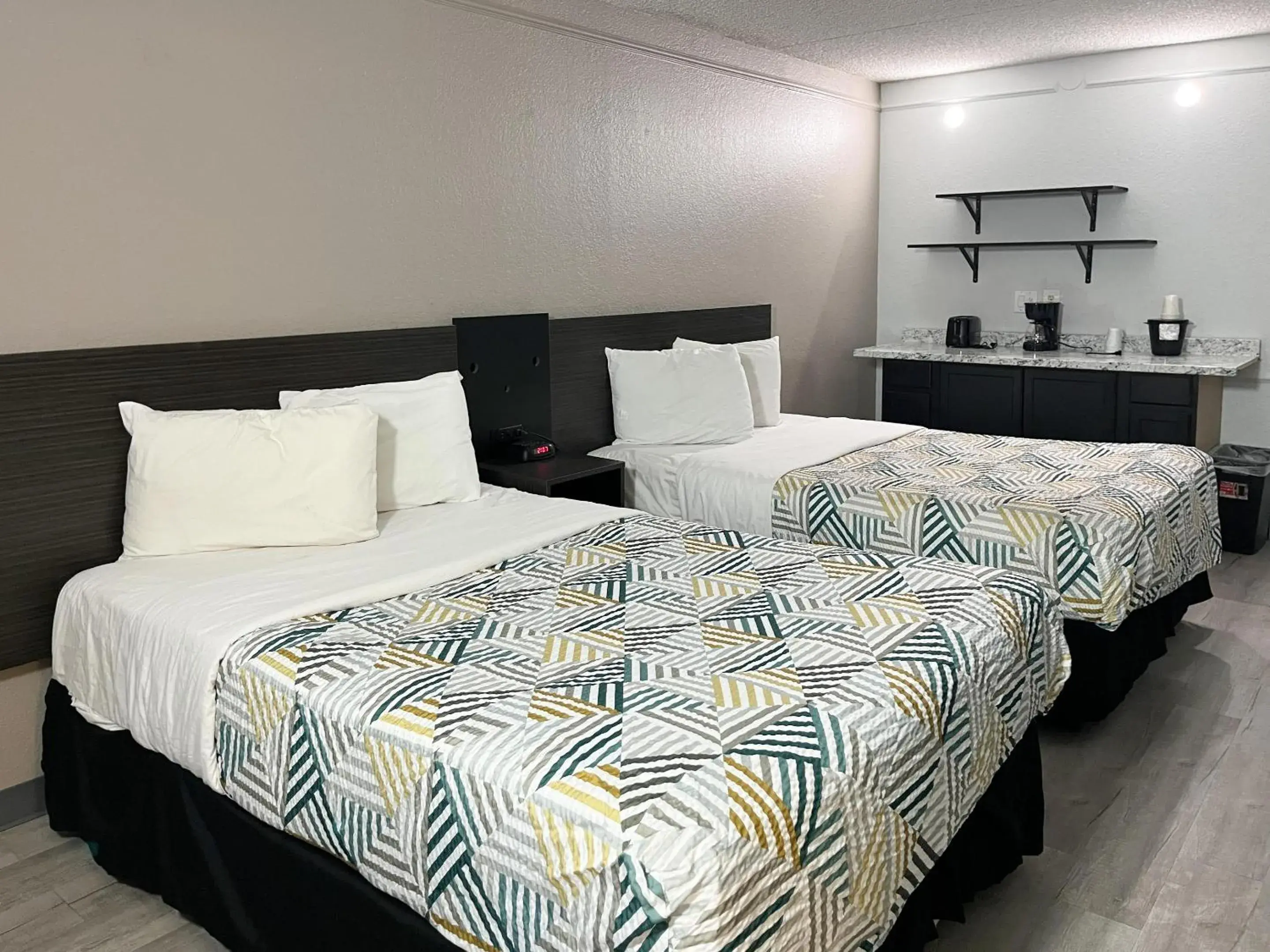 Deluxe Queen Room with Two Queen Beds - Non-Smoking in Studio 6 North Las Vegas, NV Deluxe Queen Room with Two Queen Beds - Non-Smoking in Studio 6 North Las Vegas, NV