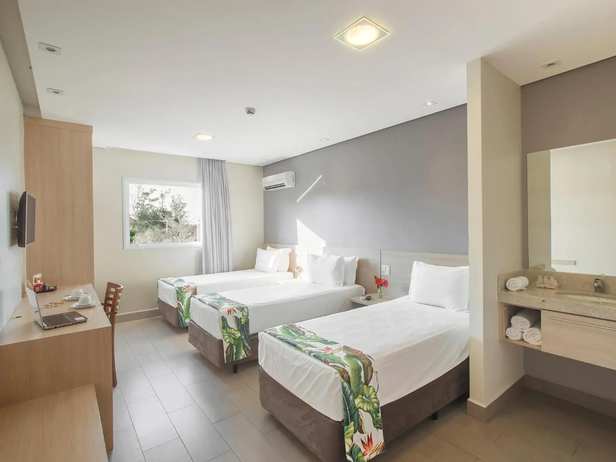 Triple Room Single Beds - single occupancy in Valinhos Plaza Hotel Triple Room Single Beds - single occupancy in Valinhos Plaza Hotel