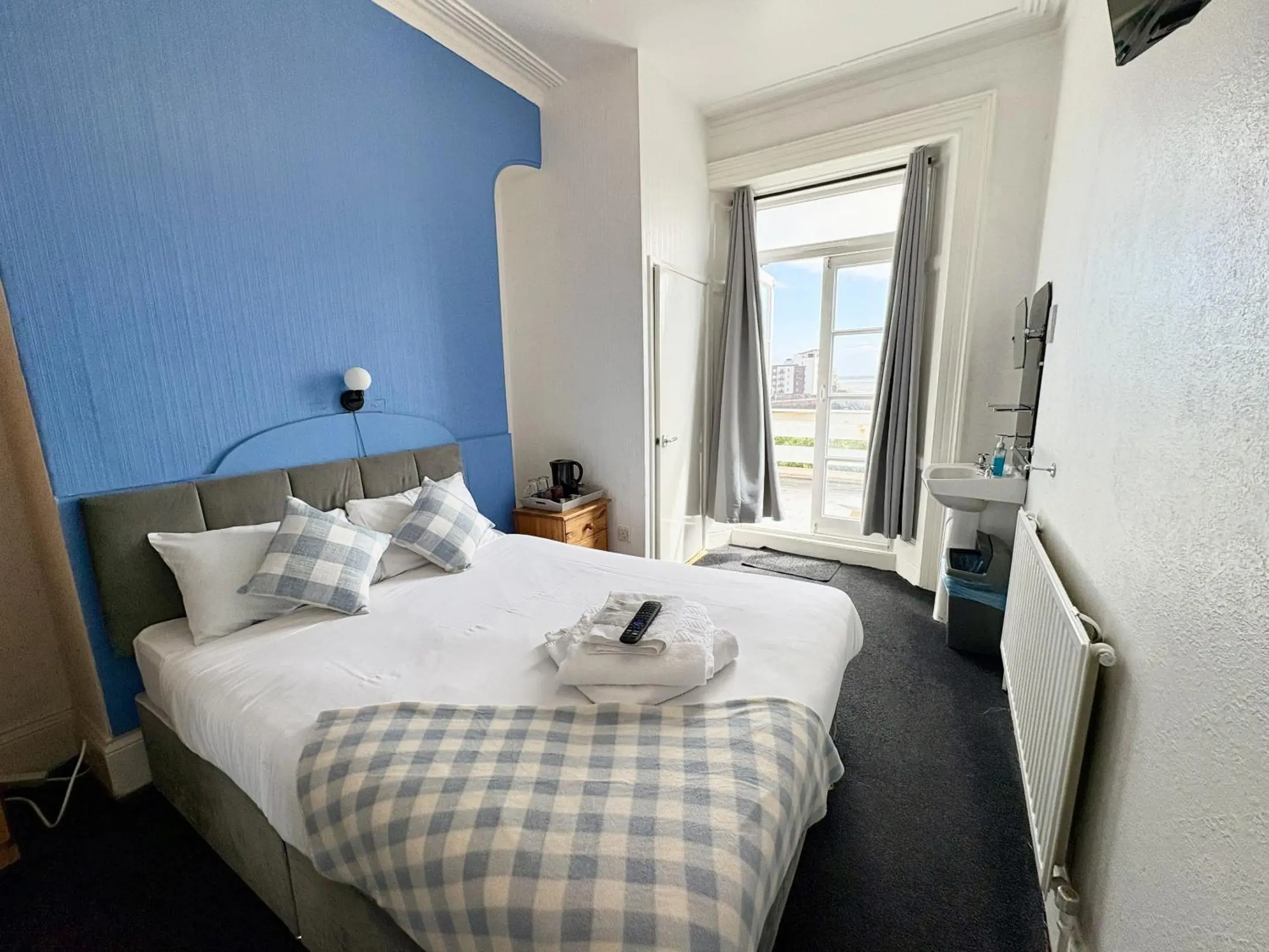 Standard Double Room with Shared Bathroom in Savoy Hotel Standard Double Room with Shared Bathroom in Savoy Hotel