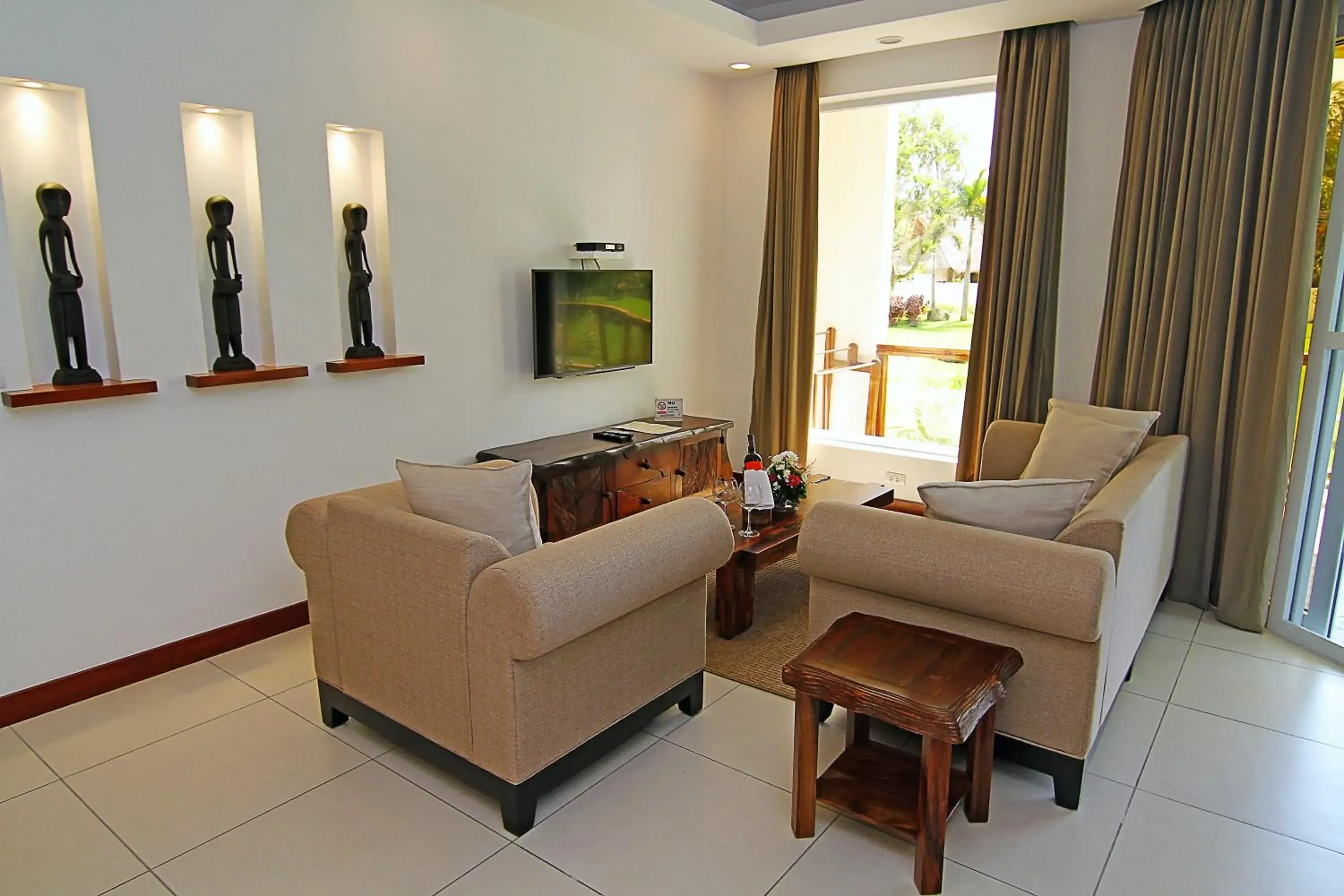 Deluxe One-Bedroom Apartment pool view in Vida Homes Condo Resort Deluxe One-Bedroom Apartment pool view in Vida Homes Condo Resort