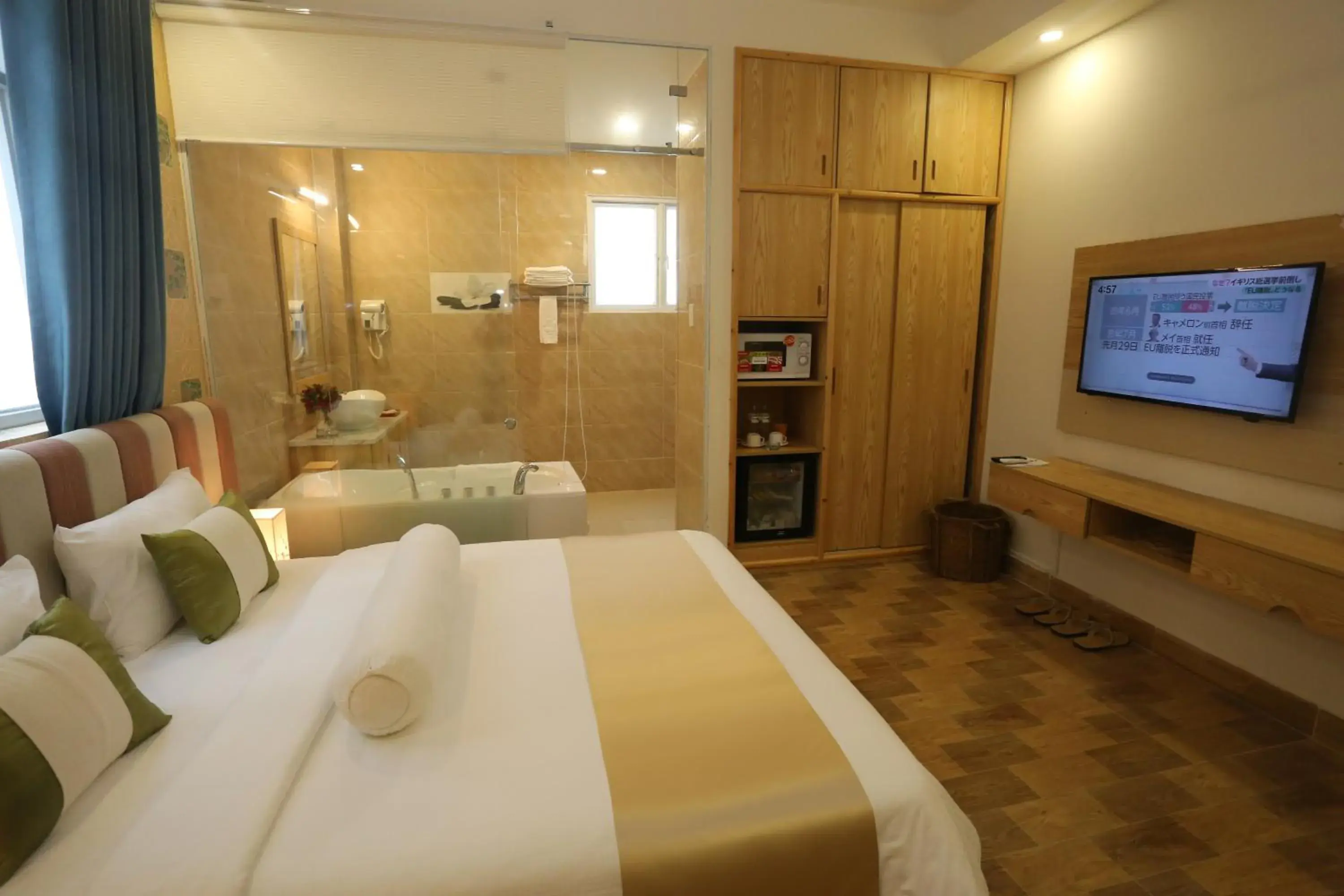 Grand Deluxe Double Room - single occupancy in Thuy Sakura Hotel & Serviced Apartment Grand Deluxe Double Room - single occupancy in Thuy Sakura Hotel & Serviced Apartment
