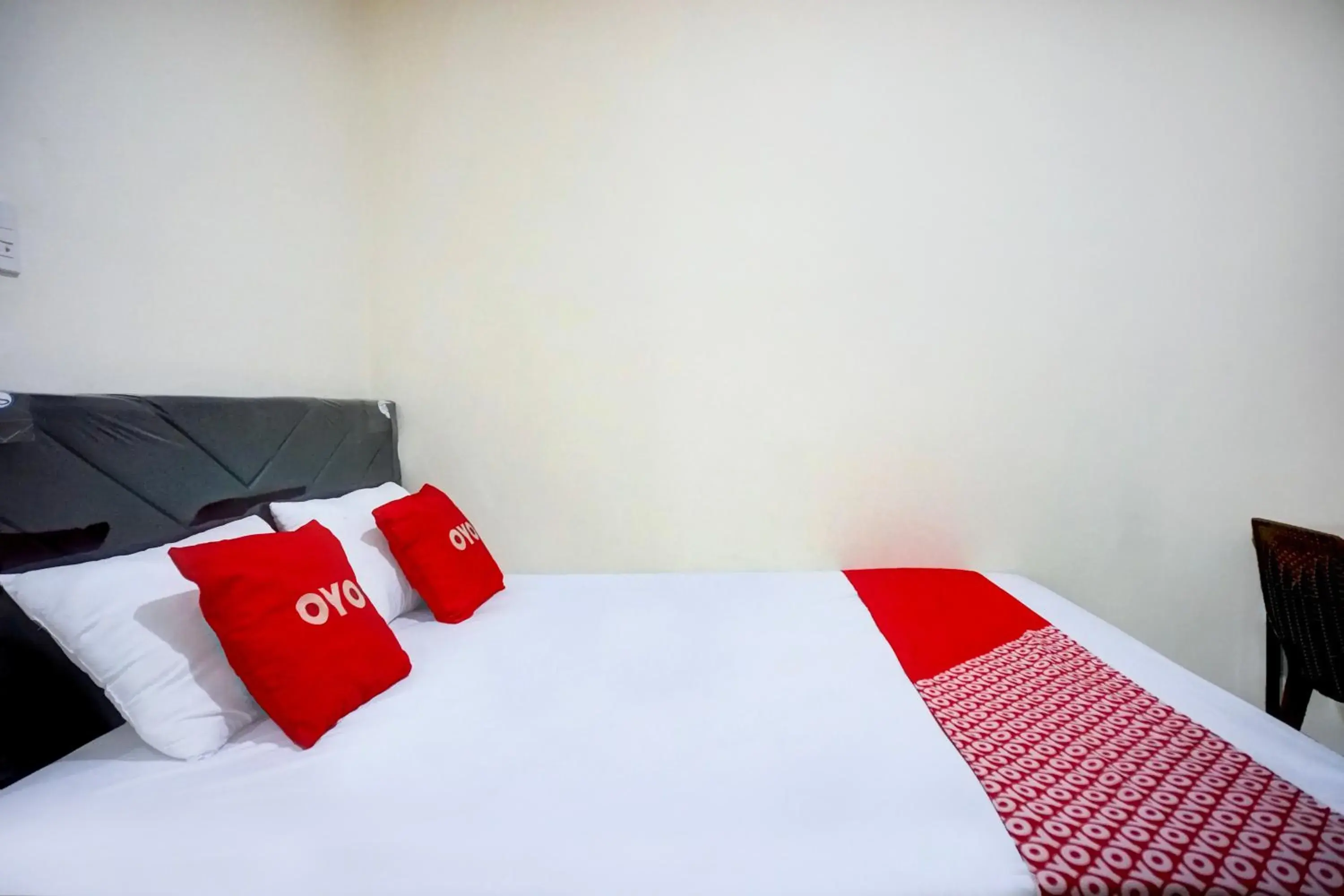 Standard Double Room in Hotel O Medan City Center Near Rumah Sakit Bunda Thamrin Formerly Mora Residence Standard Double Room in Hotel O Medan City Center Near Rumah Sakit Bunda Thamrin Formerly Mora Residence