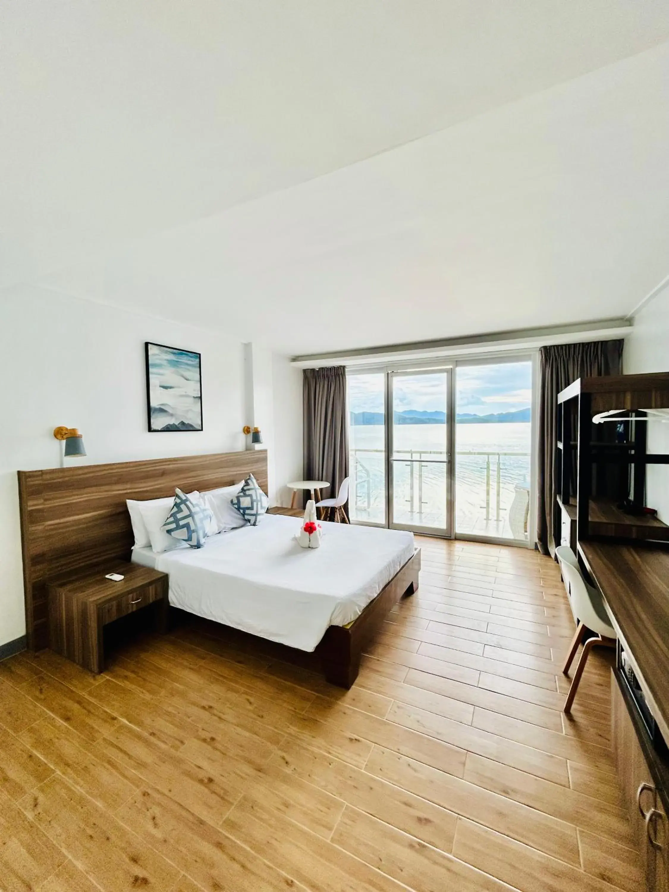 Queen Suite with Sea View in Coron Underwater Garden Resort Queen Suite with Sea View in Coron Underwater Garden Resort