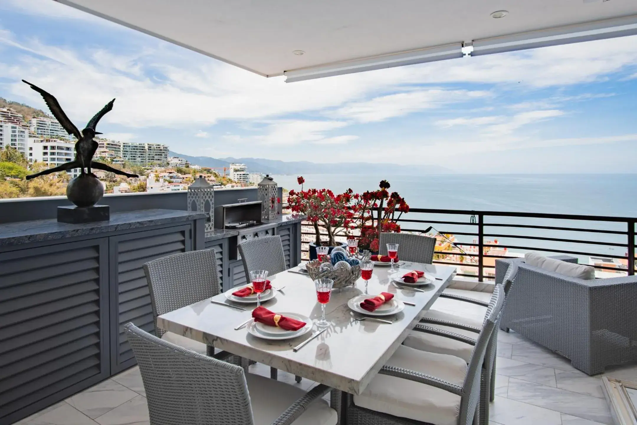 Suite with Sea View in Pinnacle Resorts 180 Suite with Sea View in Pinnacle Resorts 180