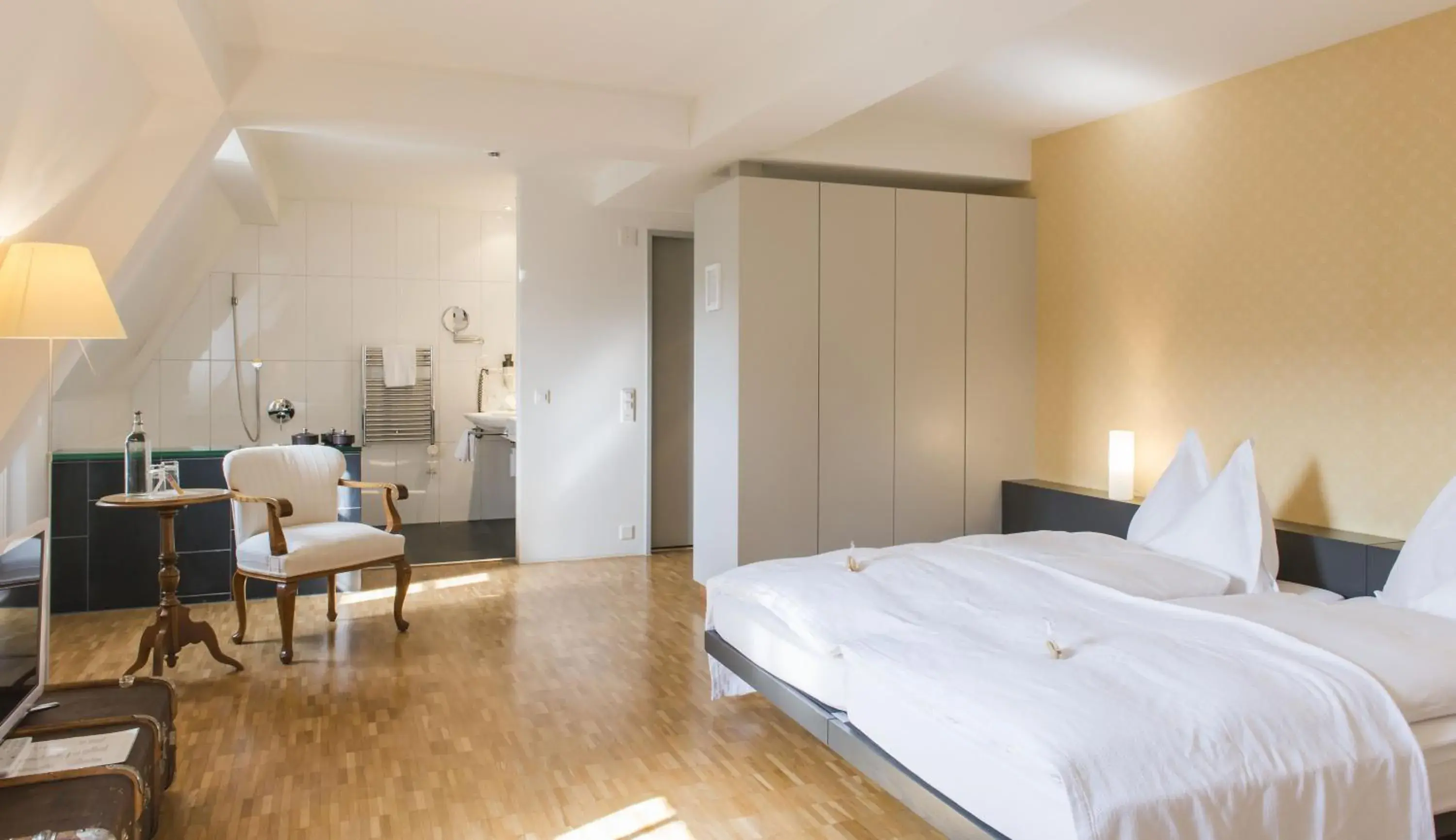 Superior Double Room - single occupancy in Schloss Münchenwiler Superior Double Room - single occupancy in Schloss Münchenwiler