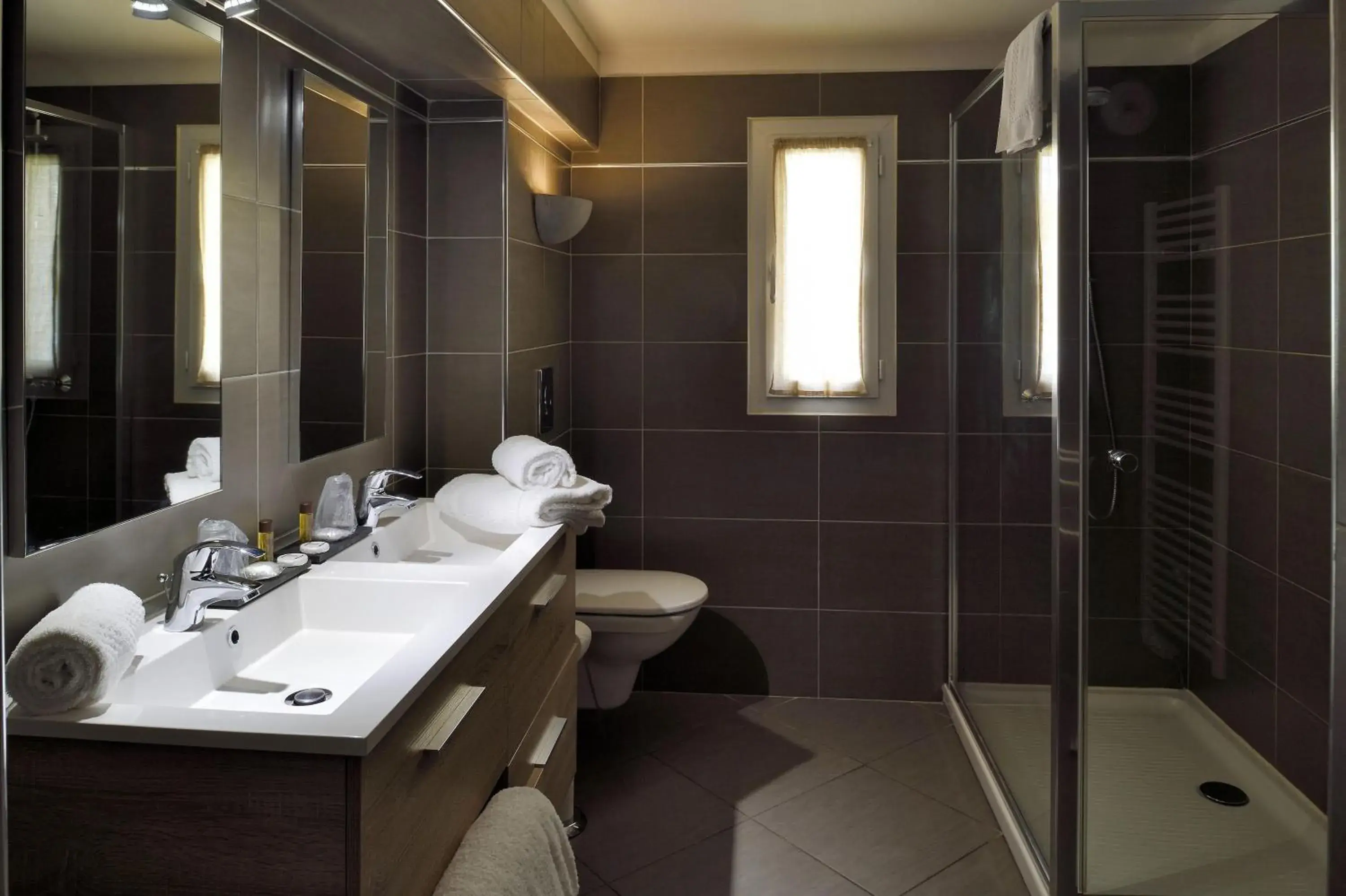 Priviledge Quintuple Room in Best Western Hotel Casa Bianca, Piscine Intérieure et Extérieure Priviledge Quintuple Room in Best Western Hotel Casa Bianca, Piscine Intérieure et Extérieure