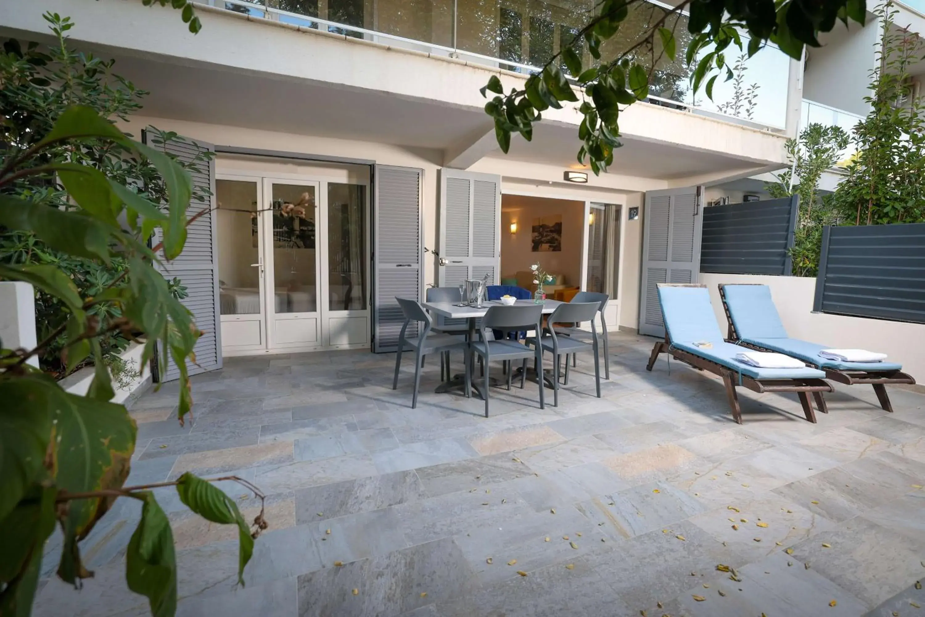 Two-Bedroom Apartment with Two Queen Beds and Terrace in Best Western Hotel Casa Bianca, Piscine Intérieure et Extérieure Two-Bedroom Apartment with Two Queen Beds and Terrace in Best Western Hotel Casa Bianca, Piscine Intérieure et Extérieure