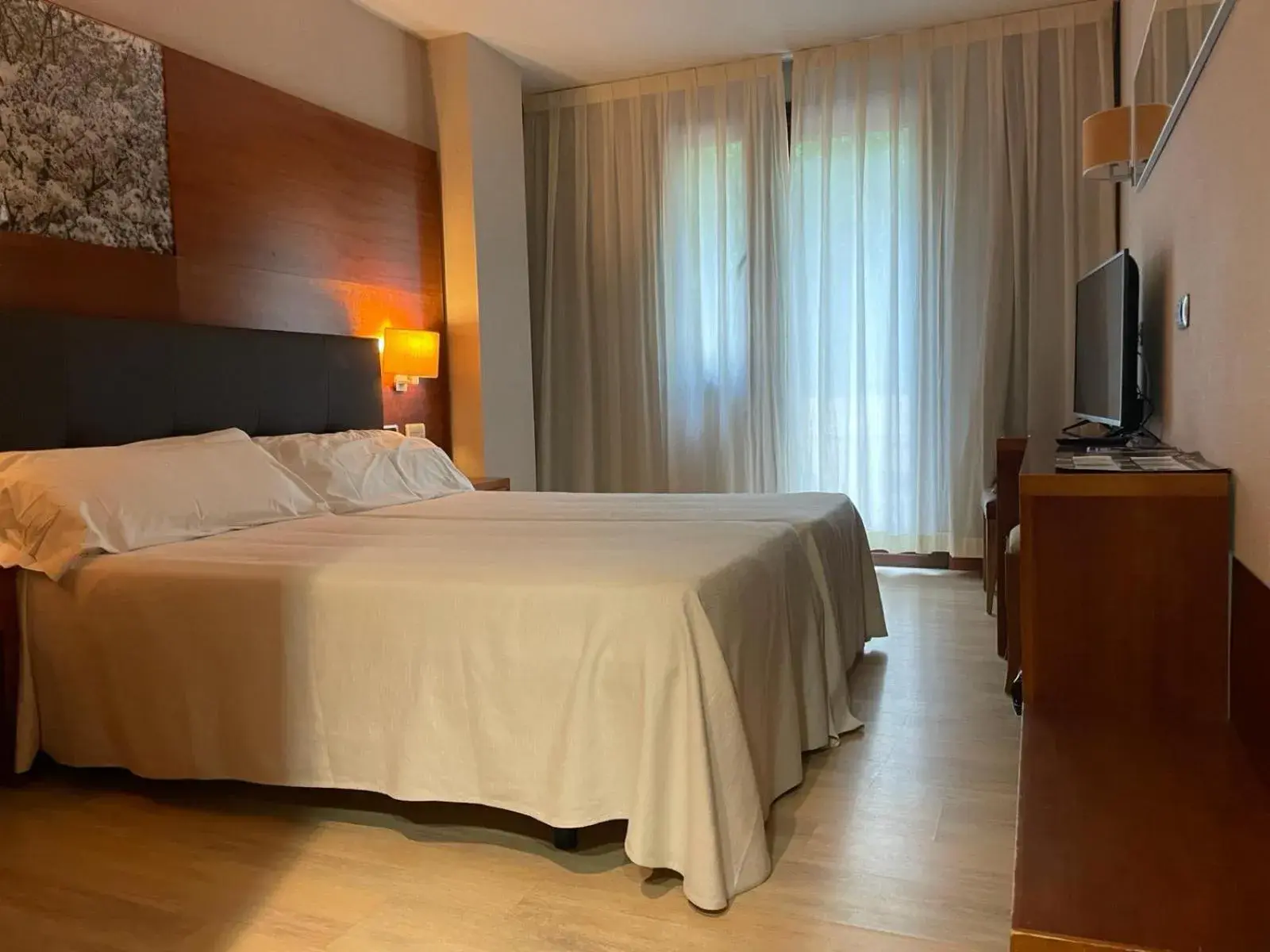 Twin Room in Hotel Balneario Valle del Jerte Twin Room in Hotel Balneario Valle del Jerte