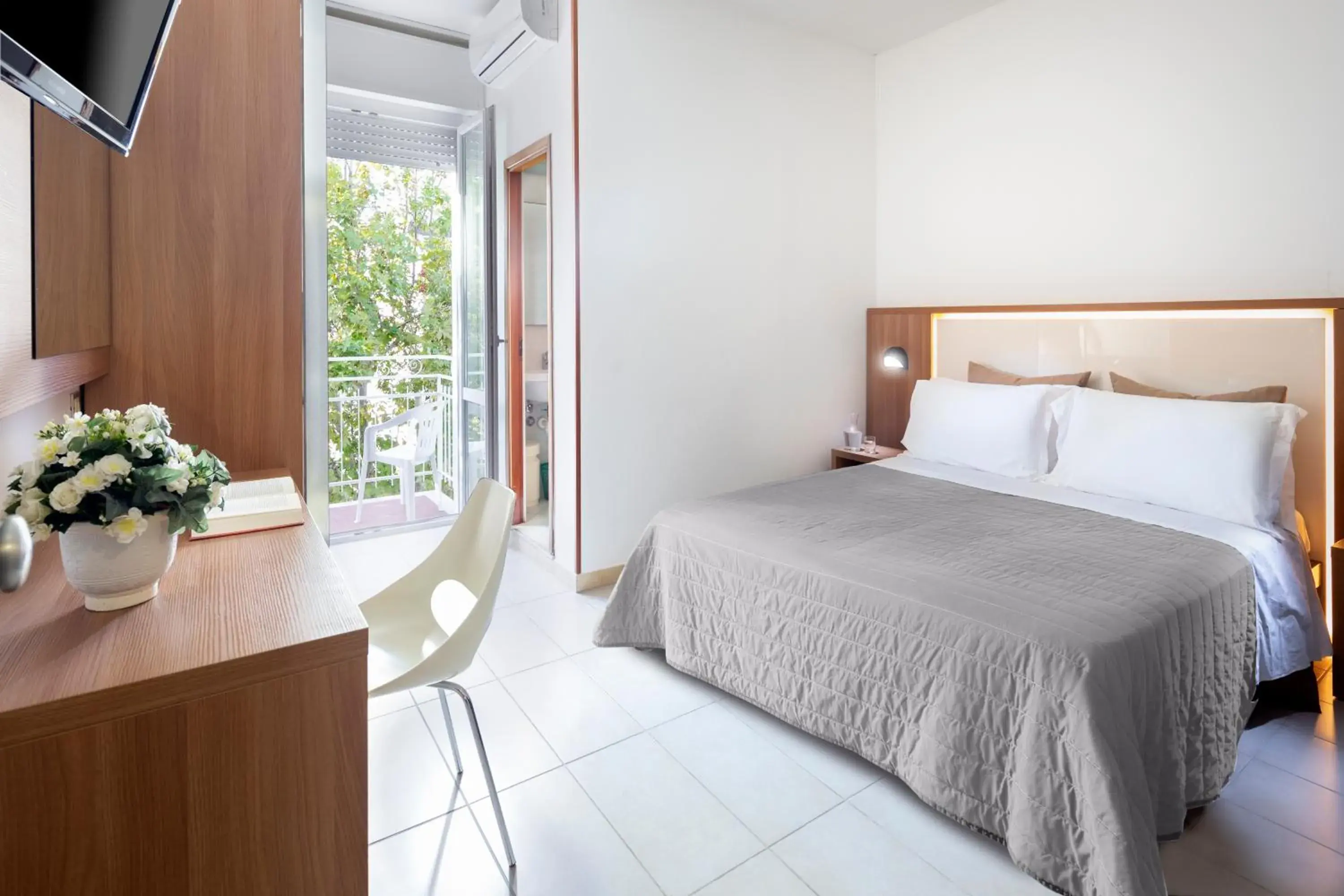 Double or Twin Room with Balcony - single occupancy in Hotel Foglieri Double or Twin Room with Balcony - single occupancy in Hotel Foglieri