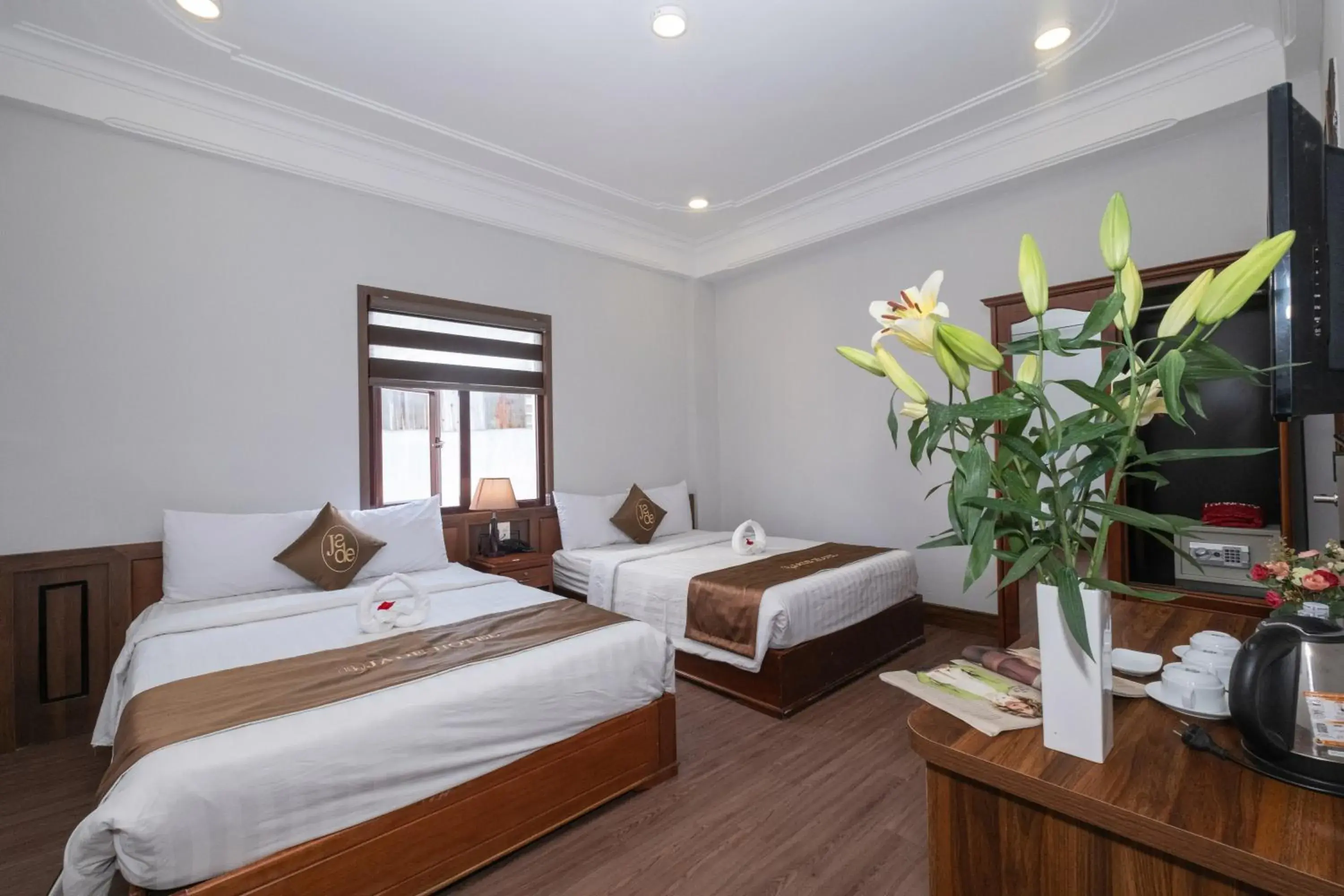 Triple Room in Jade Hotel Triple Room in Jade Hotel