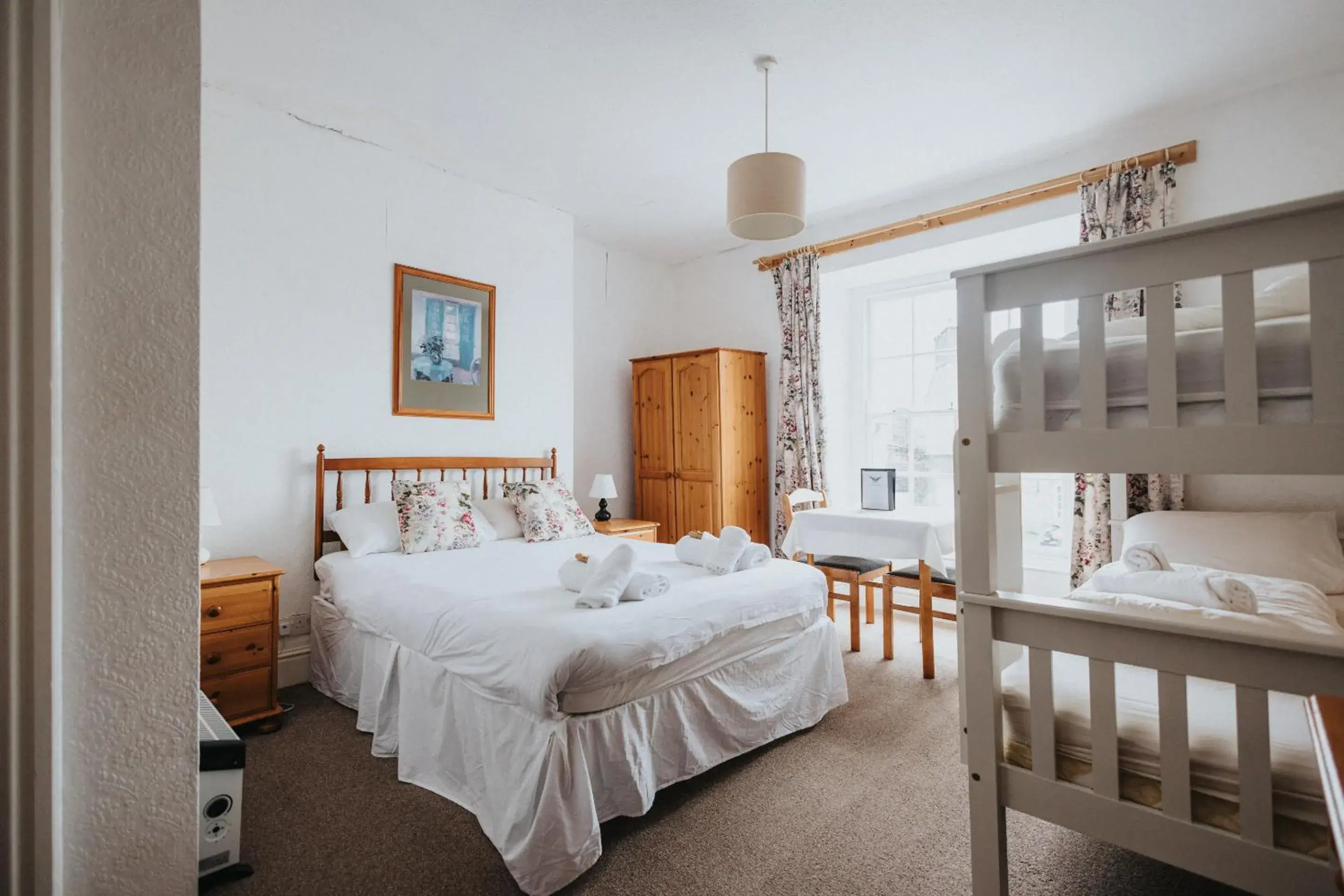 Quadruple Room with Shower in Y Pengwern Quadruple Room with Shower in Y Pengwern