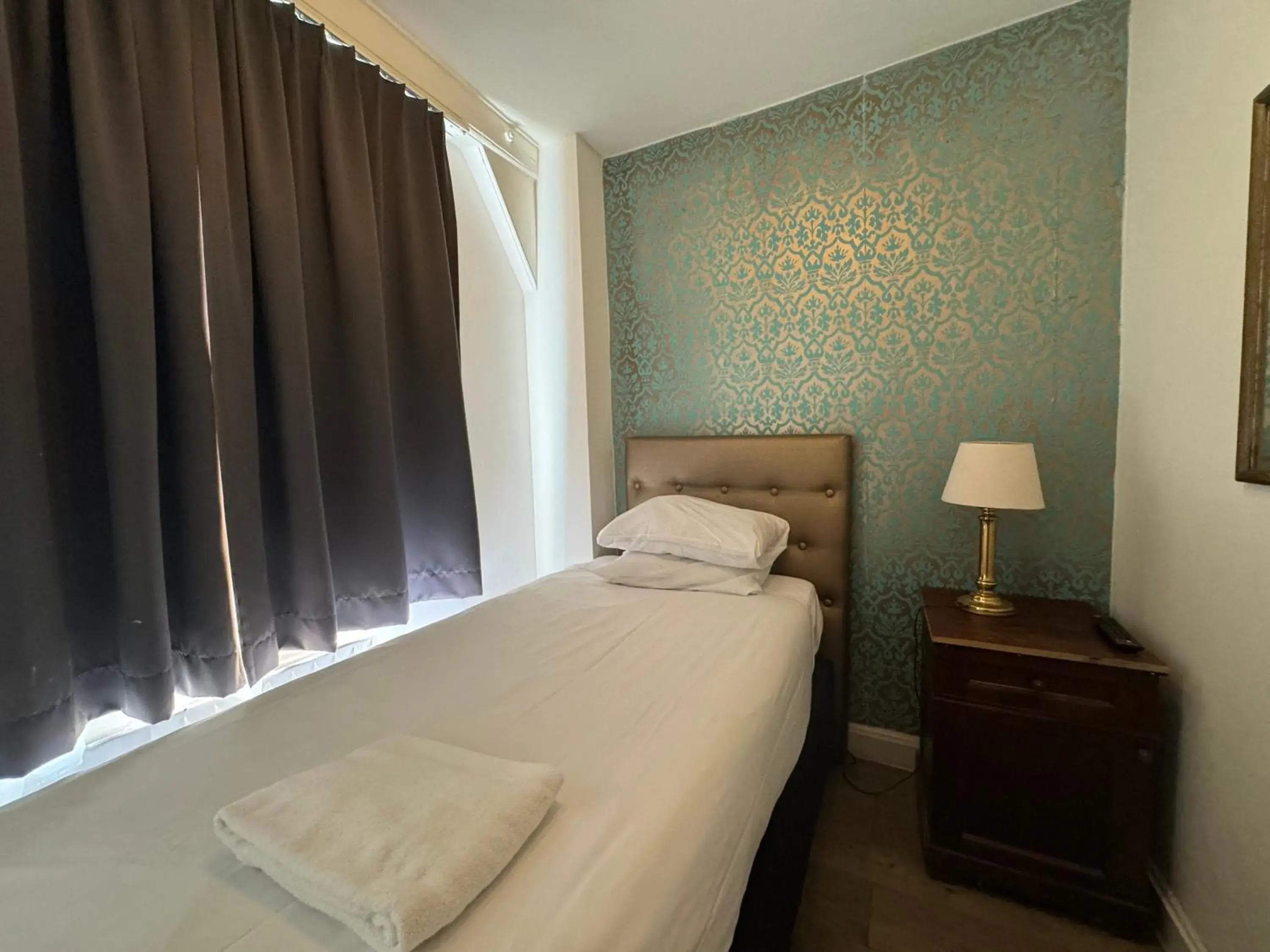 Standard Single Room with Shower in Hotel La Belle Vue Standard Single Room with Shower in Hotel La Belle Vue