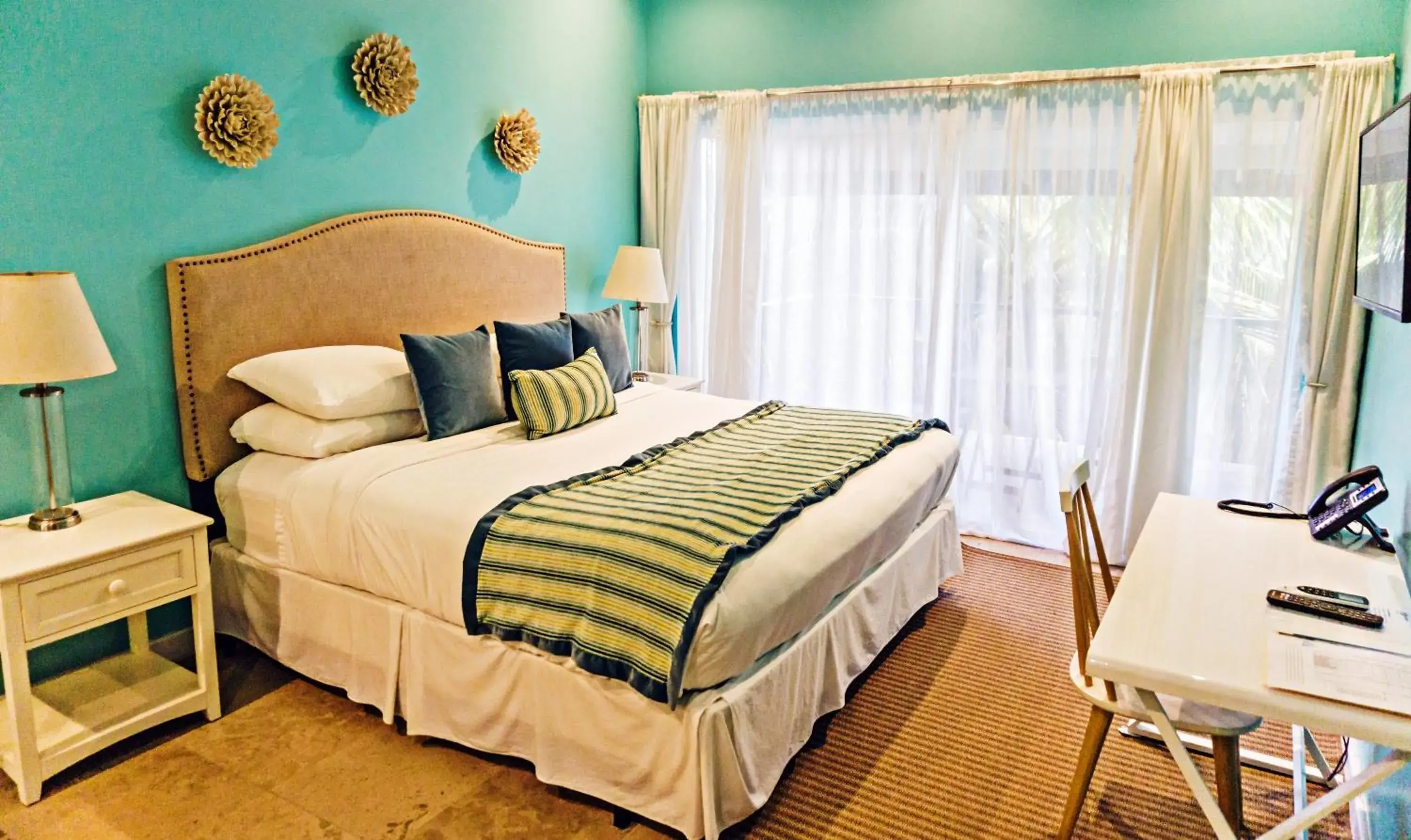 King Room with Pool View in Blue Lagoon Hotel and Marina Ltd King Room with Pool View in Blue Lagoon Hotel and Marina Ltd