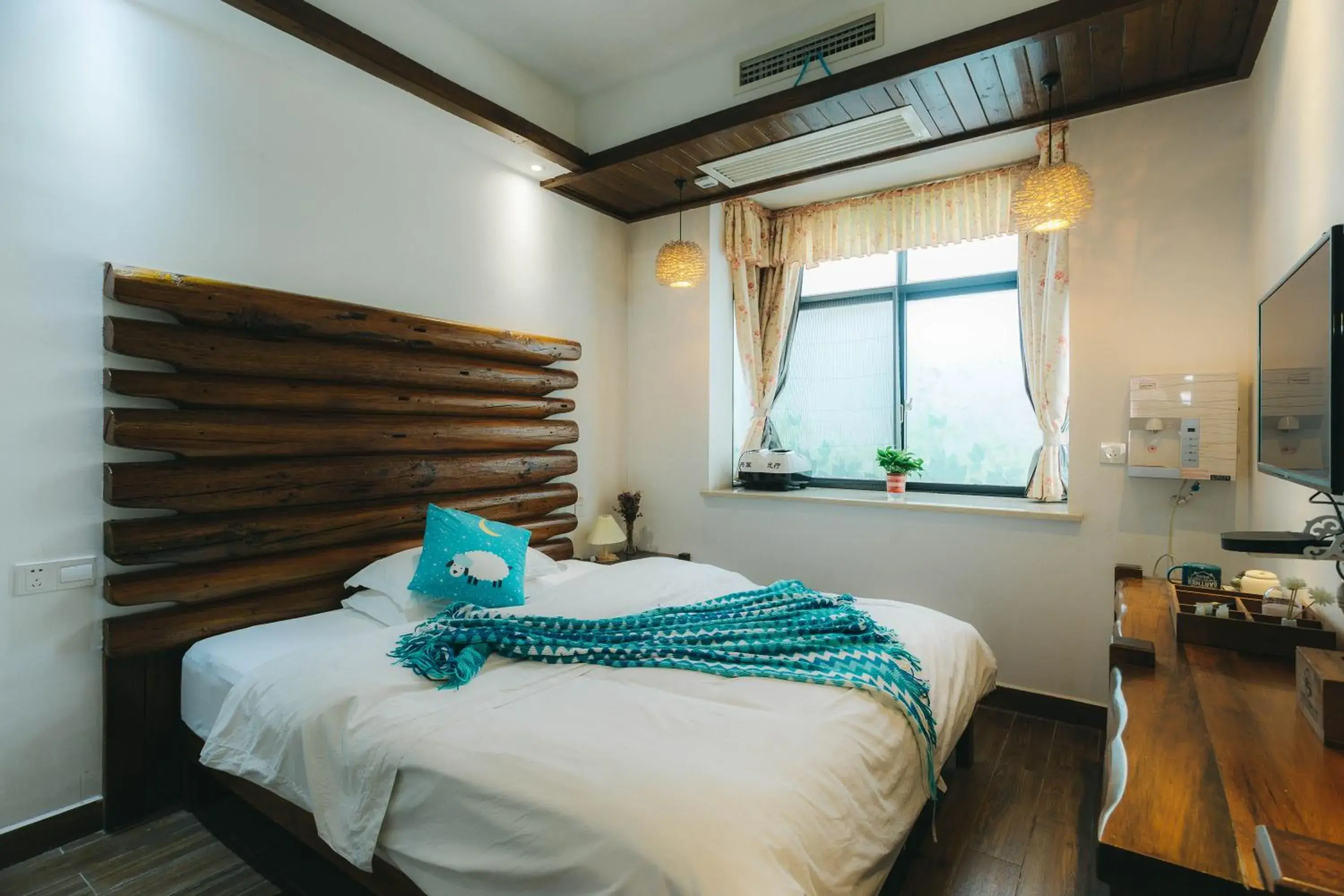 Standard Queen Room - single occupancy in Hotel California Zhangjiajie Standard Queen Room - single occupancy in Hotel California Zhangjiajie