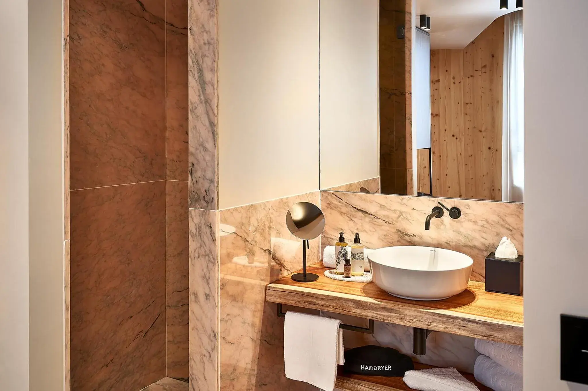 Deluxe Suite in The Log Porto Hotel by Piamonte Hotels Deluxe Suite in The Log Porto Hotel by Piamonte Hotels