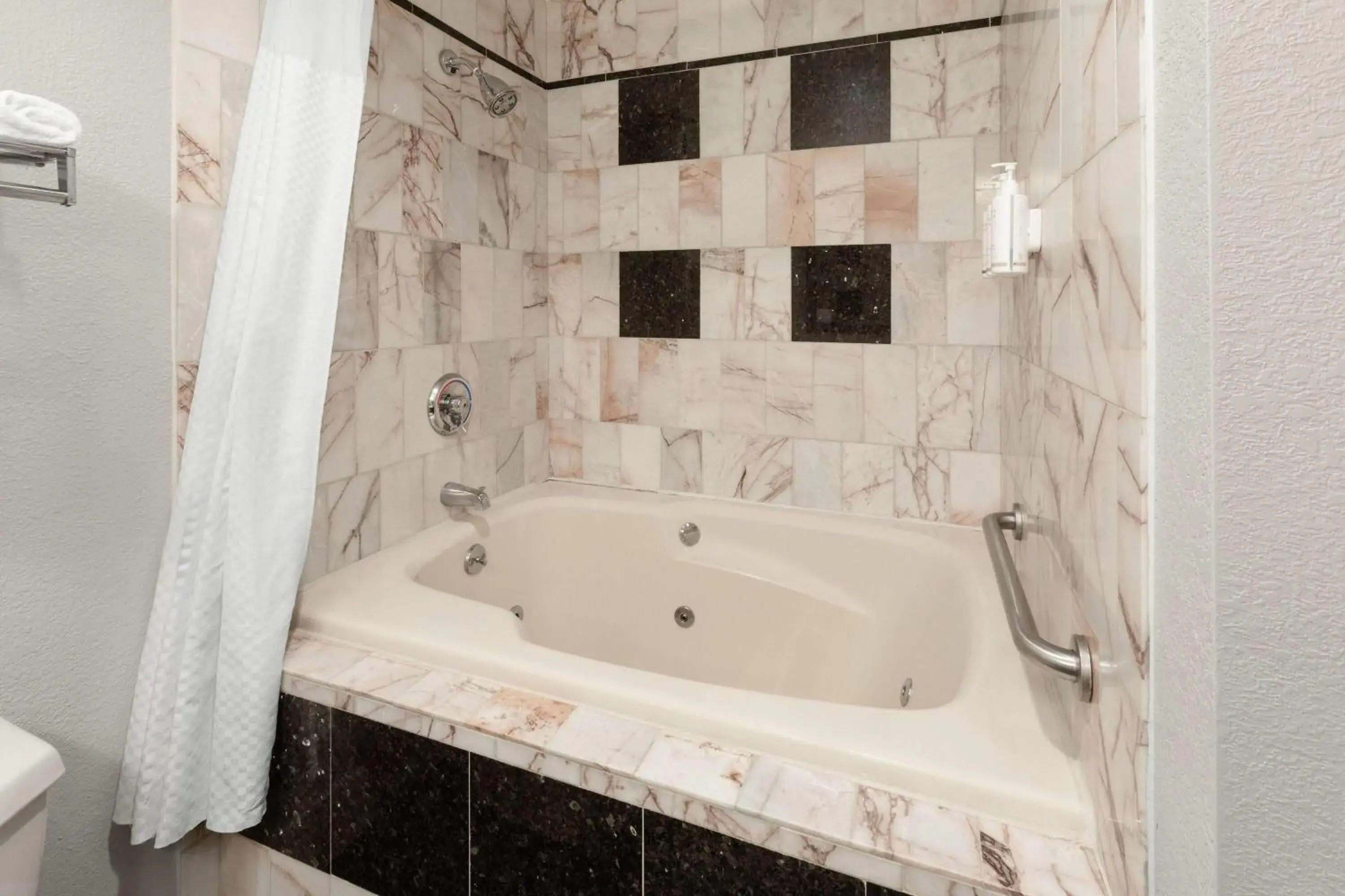 King Studio Suite - Non-Smoking in Days Inn by Wyndham Blairsville King Studio Suite - Non-Smoking in Days Inn by Wyndham Blairsville