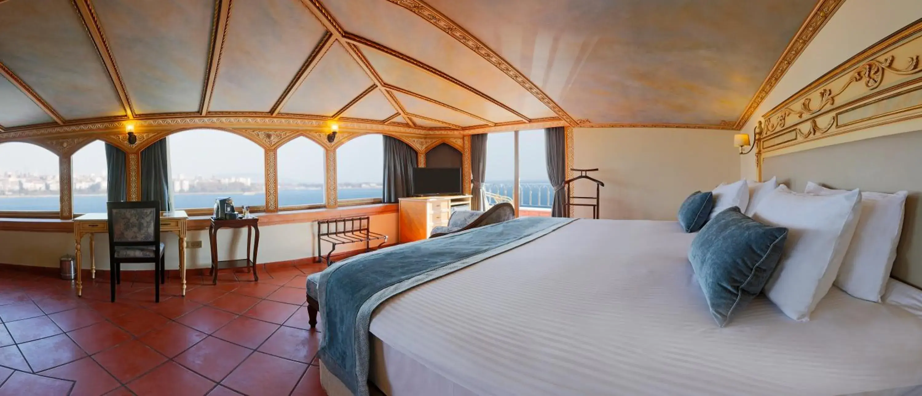 Junior Suite with Sea View in Sultanahmet Palace Hotel Junior Suite with Sea View in Sultanahmet Palace Hotel