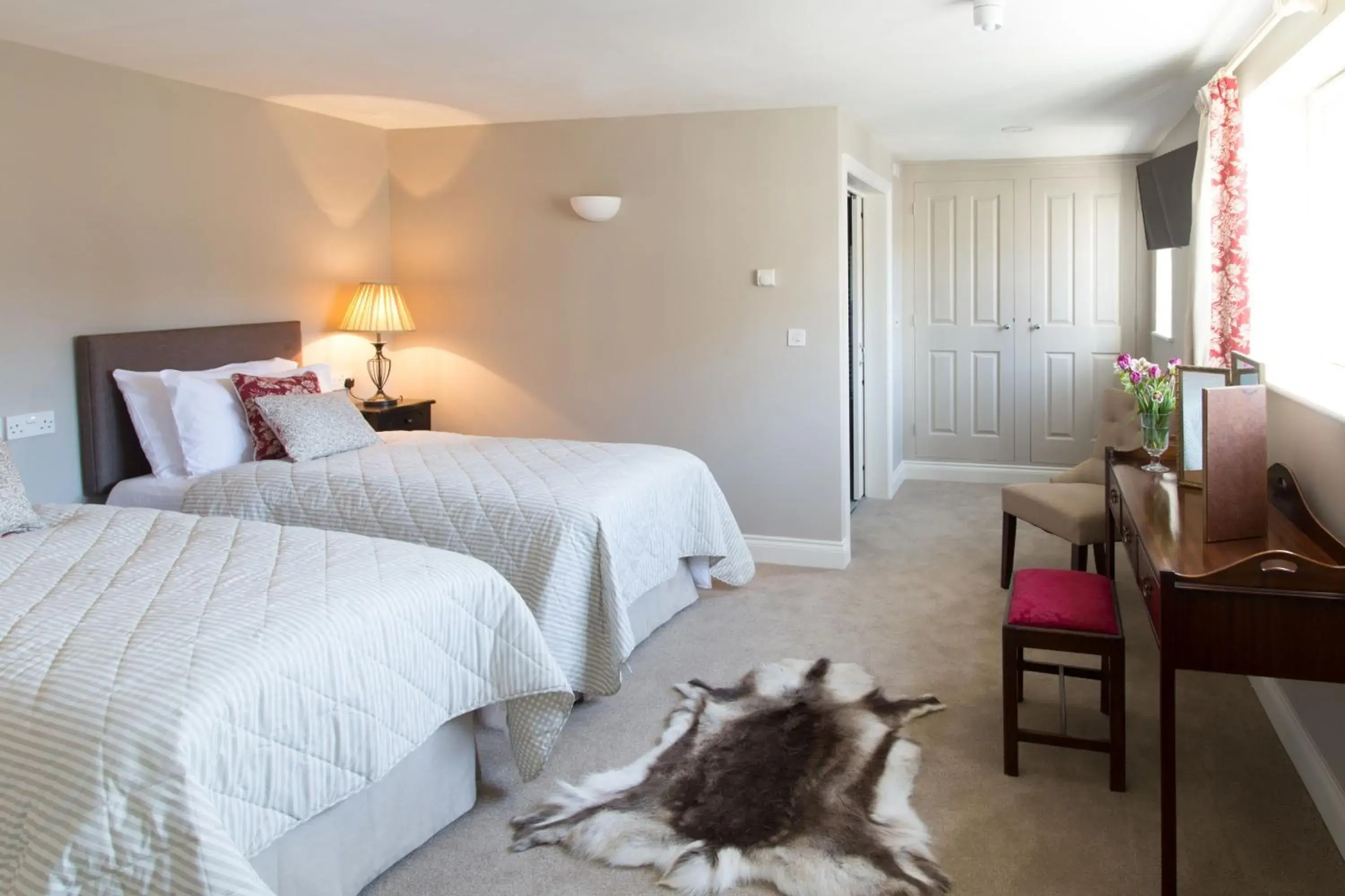 Superior Twin Room in The Loddon Swan Superior Twin Room in The Loddon Swan