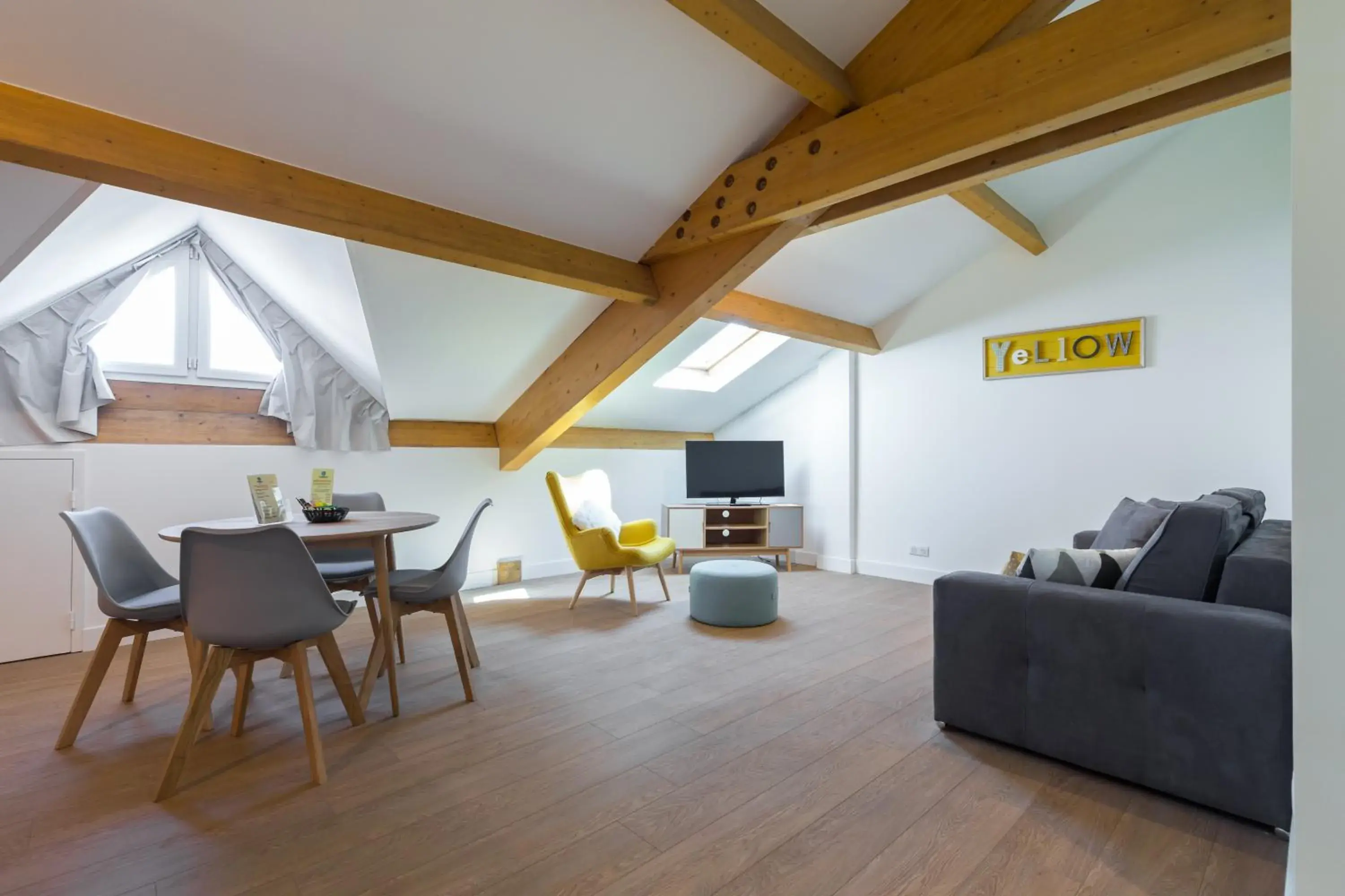 One-Bedroom Apartment - Attic in Florella Jean Jaures Apartment One-Bedroom Apartment - Attic in Florella Jean Jaures Apartment