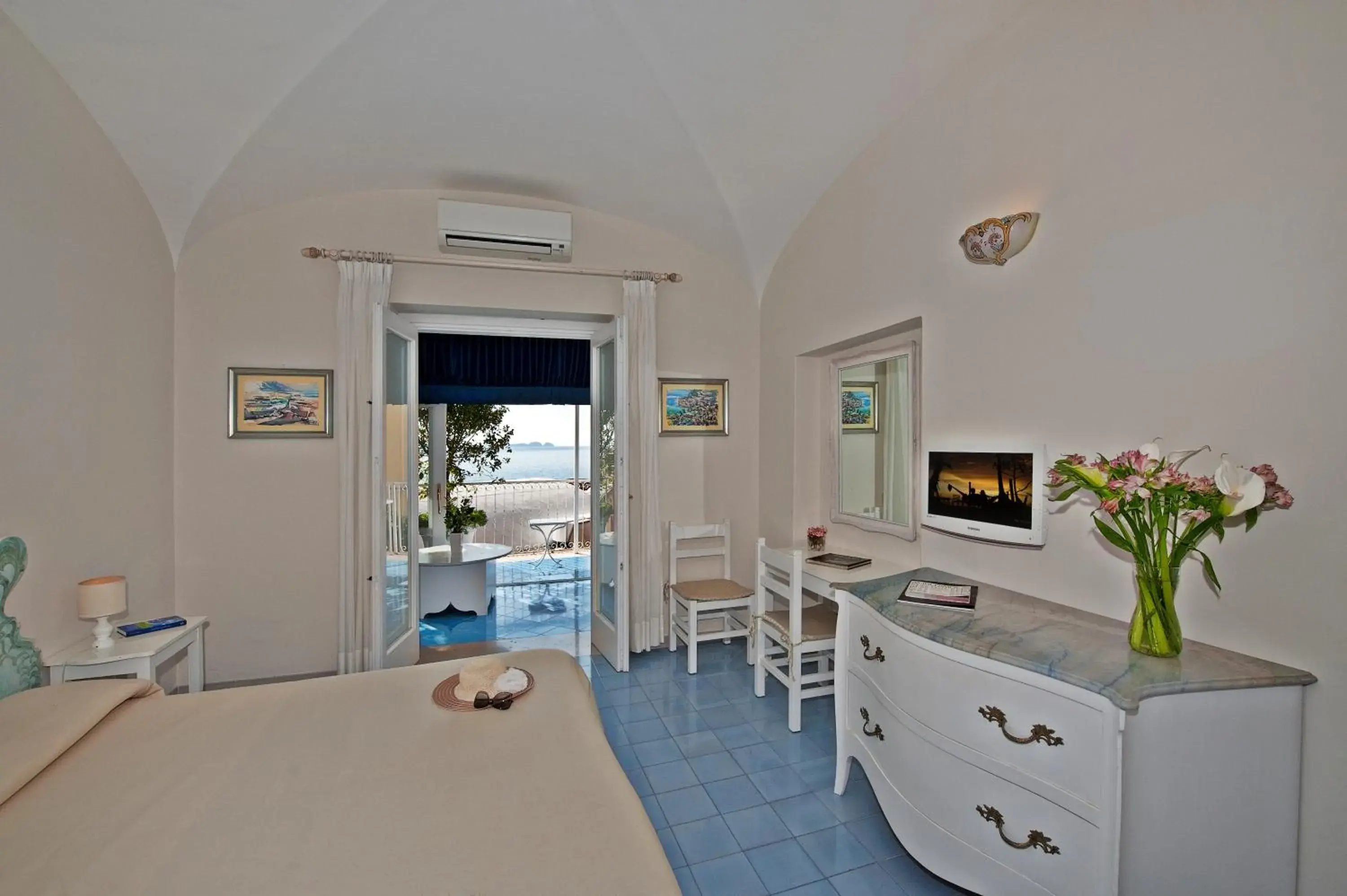 Double or Twin Room with Partial Sea View in Villa La Tartana Double or Twin Room with Partial Sea View in Villa La Tartana