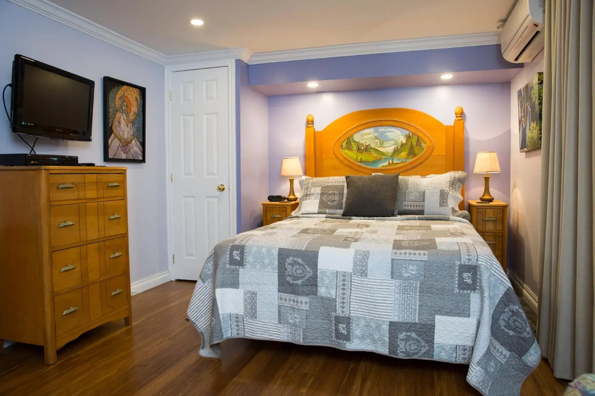 Standard Queen Room With Private bathroom in Maison Des Jardins B & B Standard Queen Room With Private bathroom in Maison Des Jardins B & B