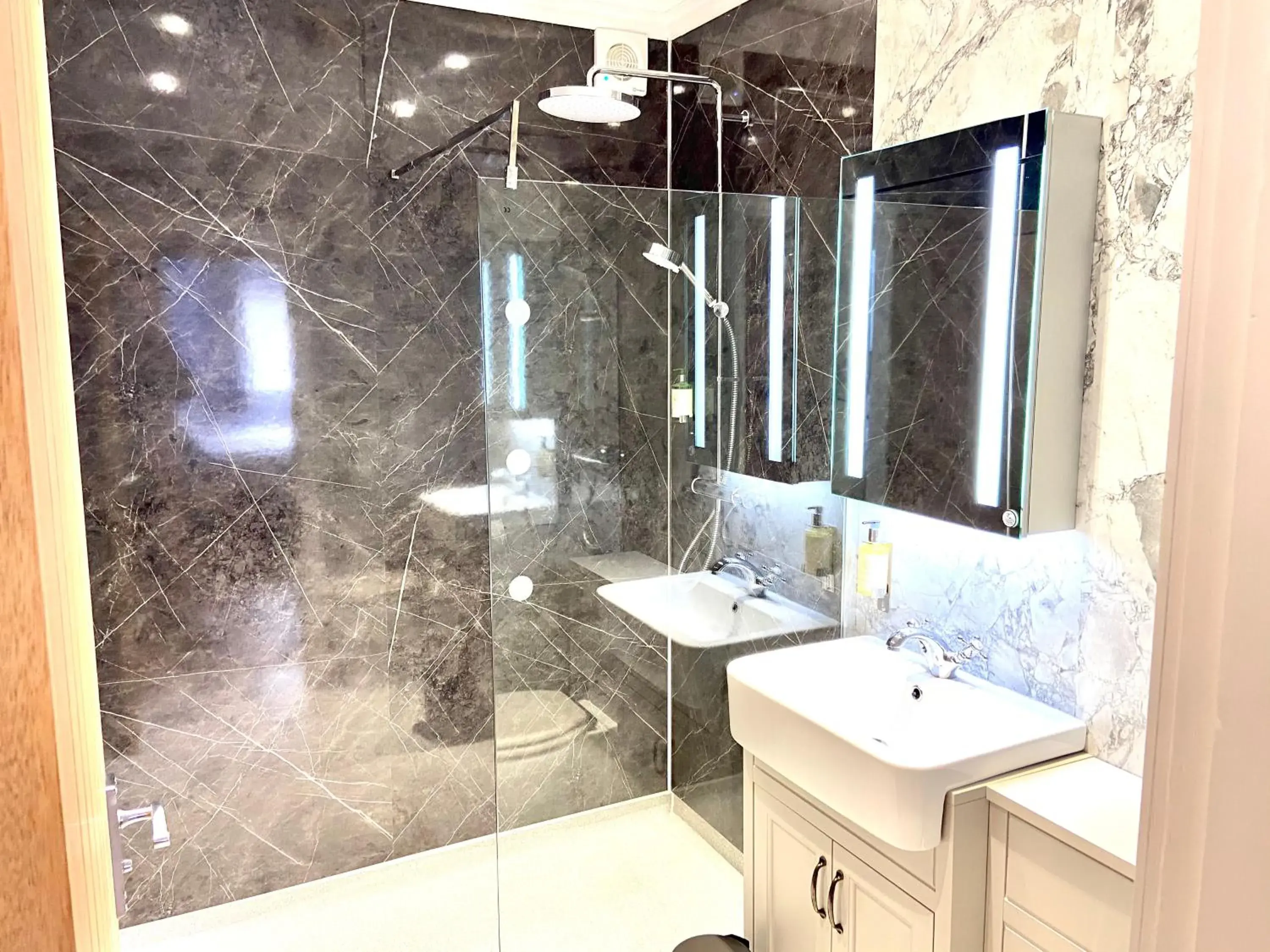 Apartment - Ground Floor in Gwesty Gadlys Hotel Apartment - Ground Floor in Gwesty Gadlys Hotel