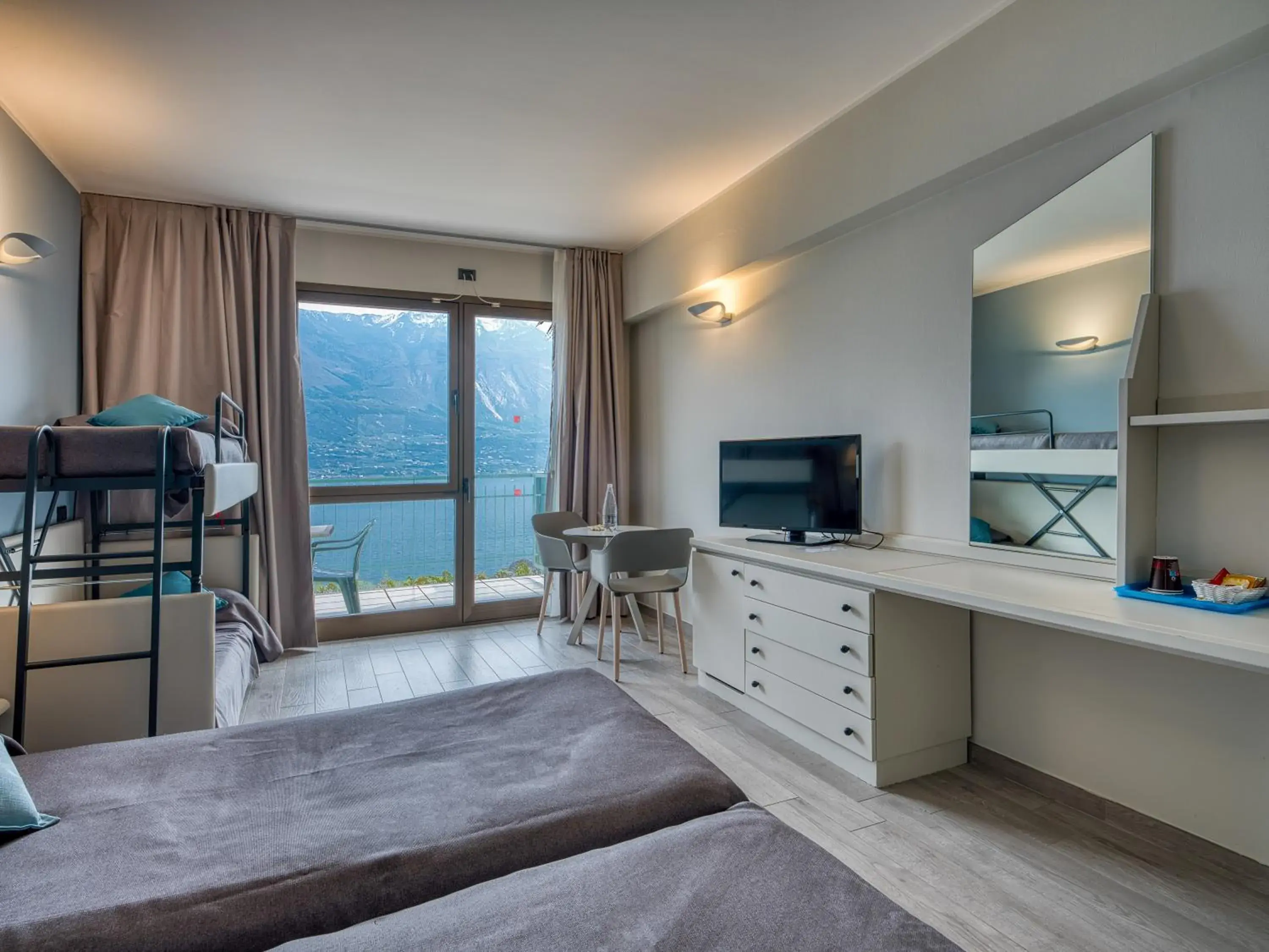 Deluxe Triple Room with Lake View in Hotel San Pietro Deluxe Triple Room with Lake View in Hotel San Pietro