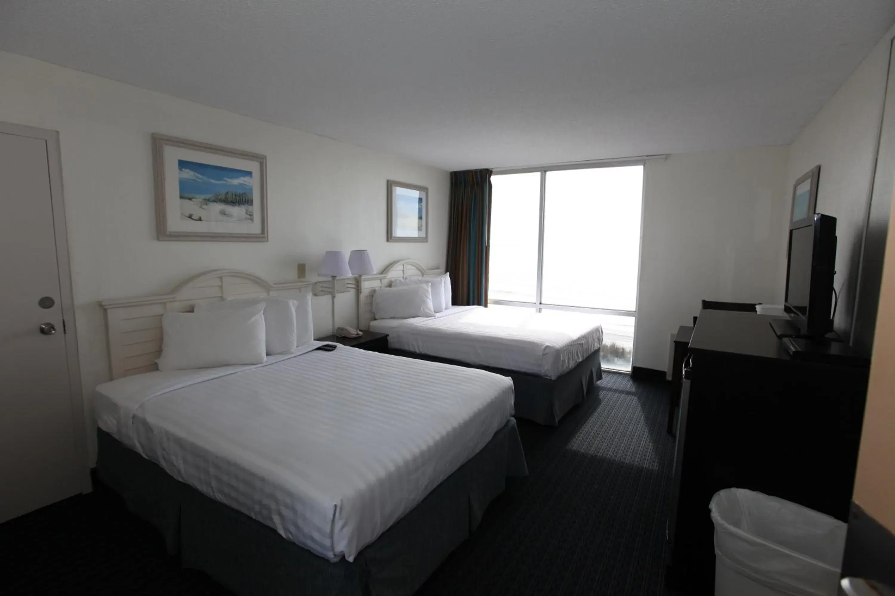 Oceanfront 2 Queen Beds No Balcony in Bar Harbor On The Oceanfront Oceanfront 2 Queen Beds No Balcony in Bar Harbor On The Oceanfront